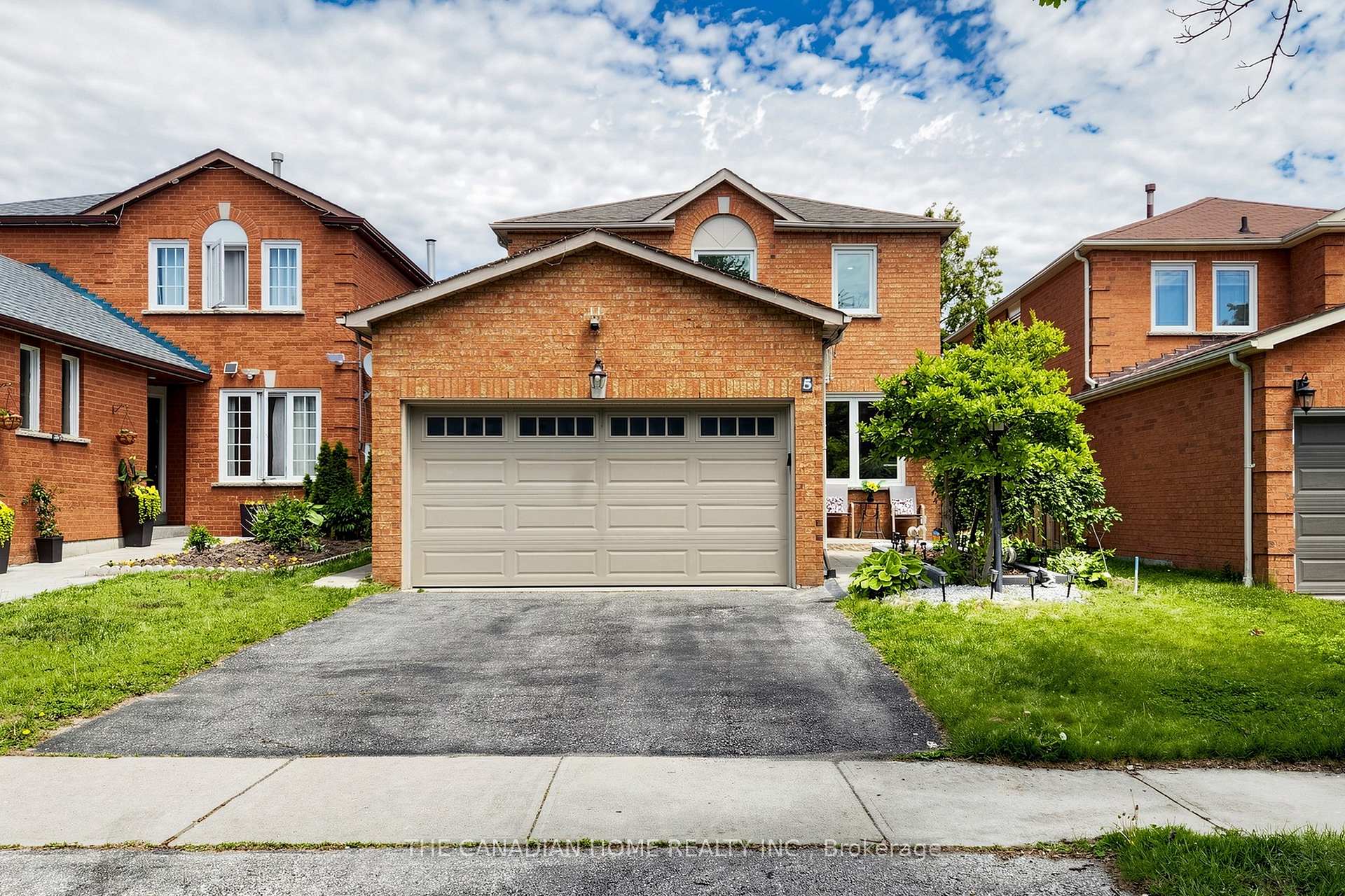 5 Woodstone Place, Whitby, ON L1R 1S7