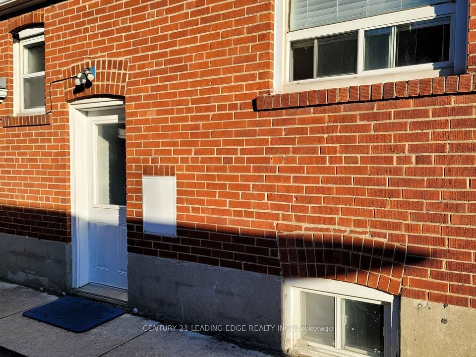 105 Wye Valley Road, Toronto E04, ON M1P 2A7