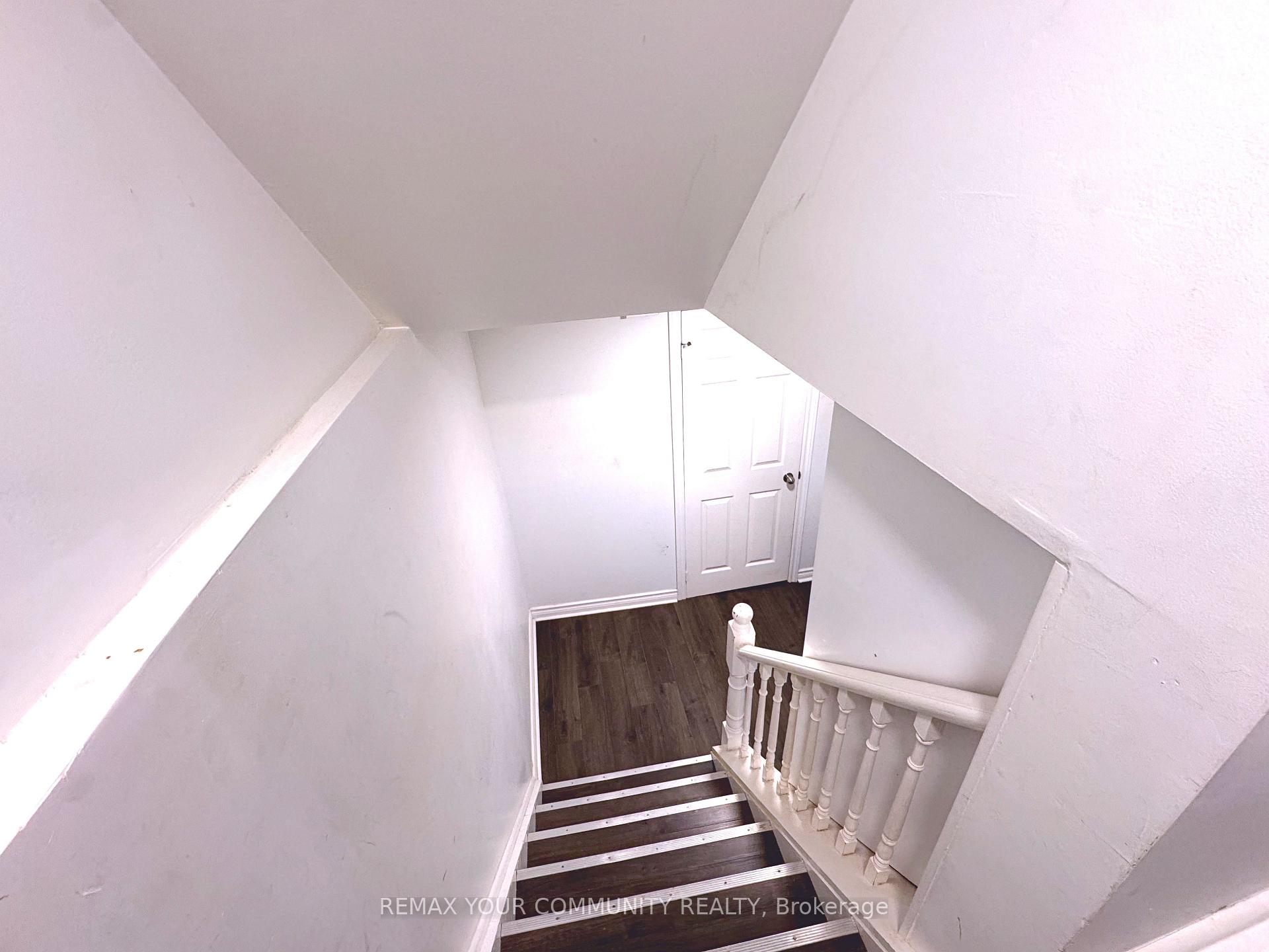 1564 Marshcourt Drive Lower, Pickering, ON L1V 6G2