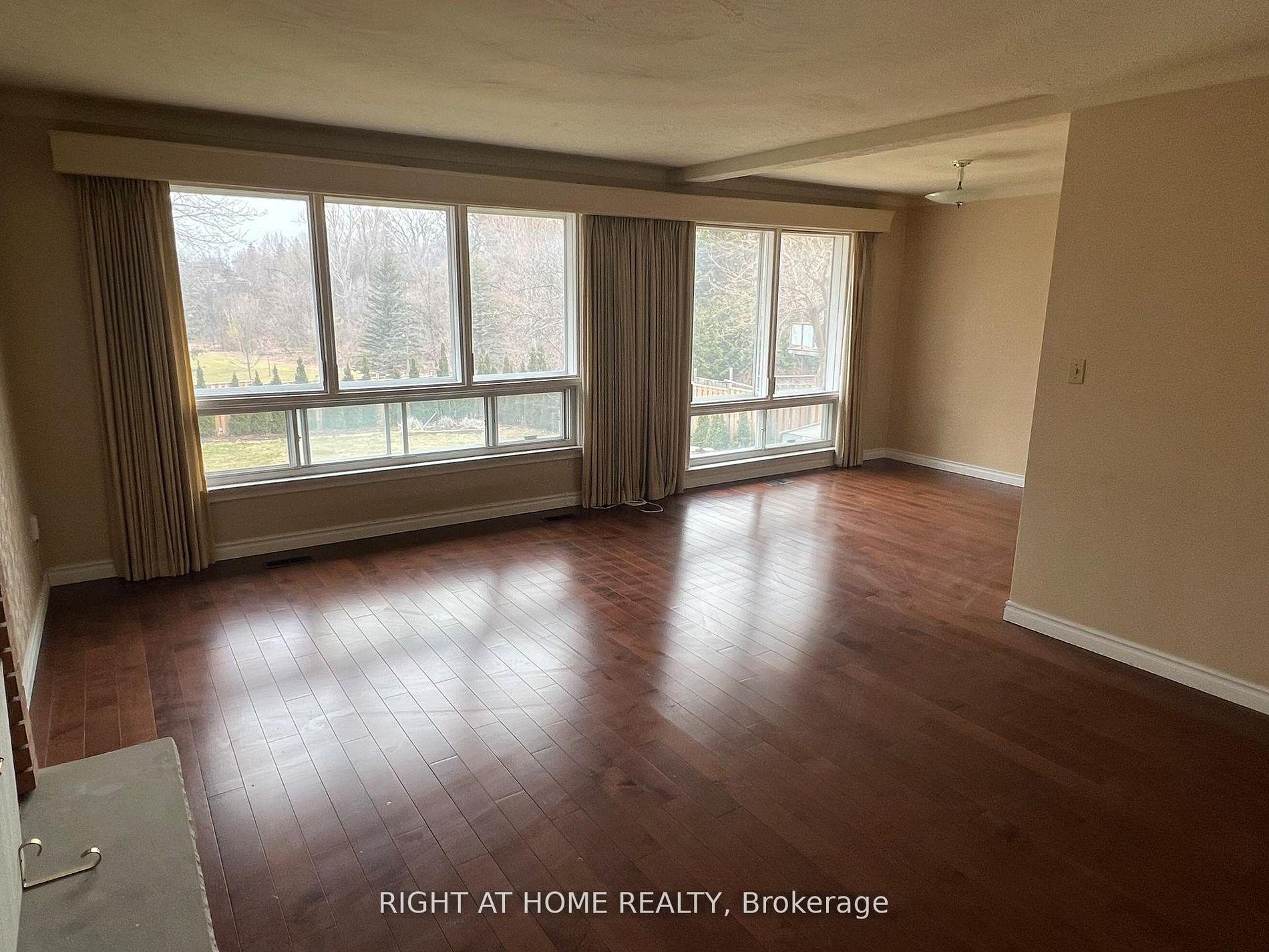 9 Waterfield Drive Main, Toronto E09, ON M1P 3W4