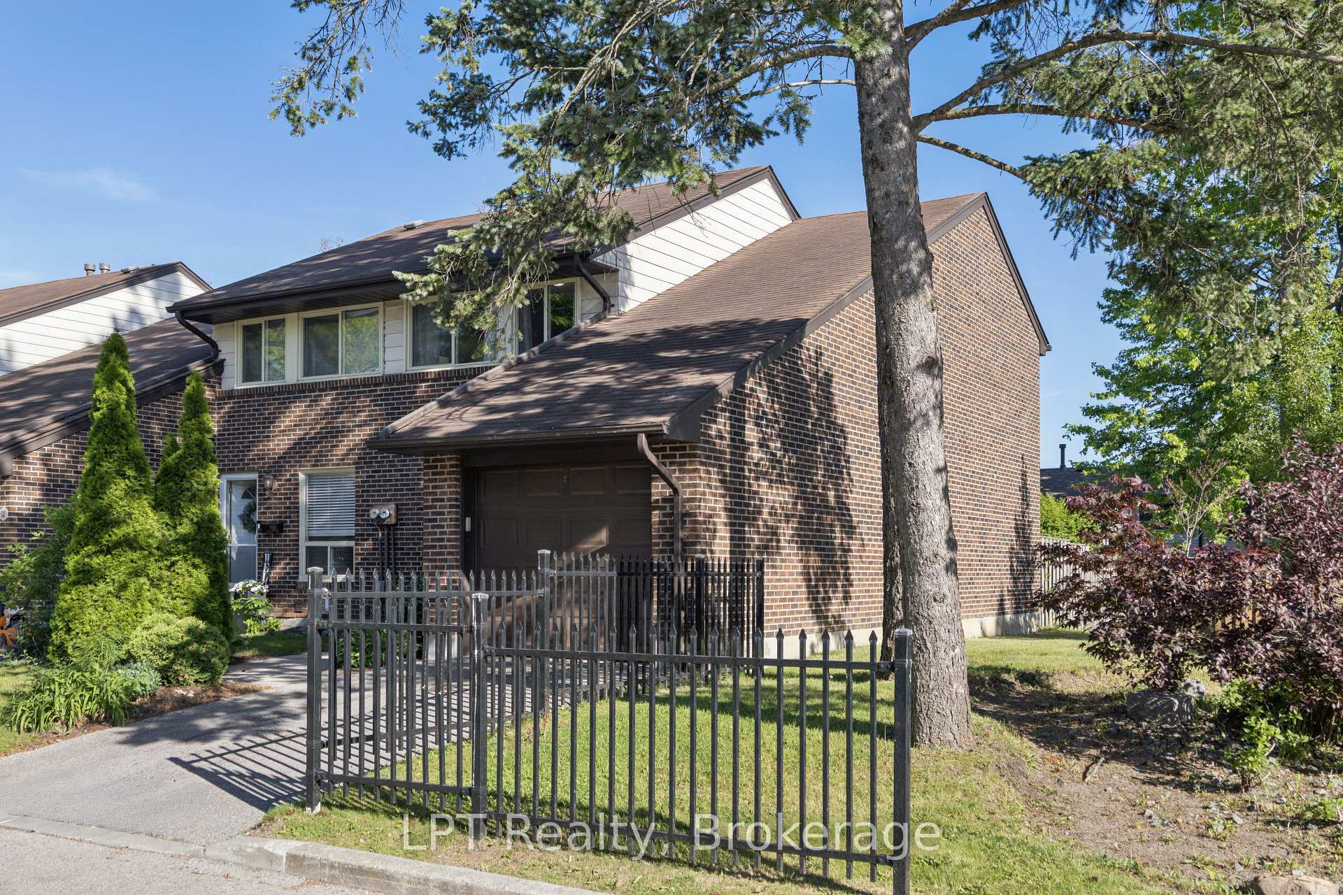 155 Glovers Road 62, Oshawa, ON L1G 7A4