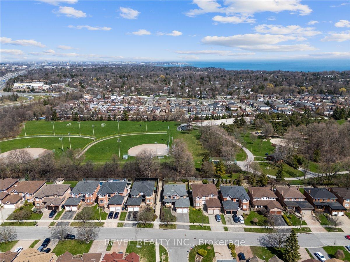 30 Linderwood Drive, Toronto E10, ON M1C 3P8