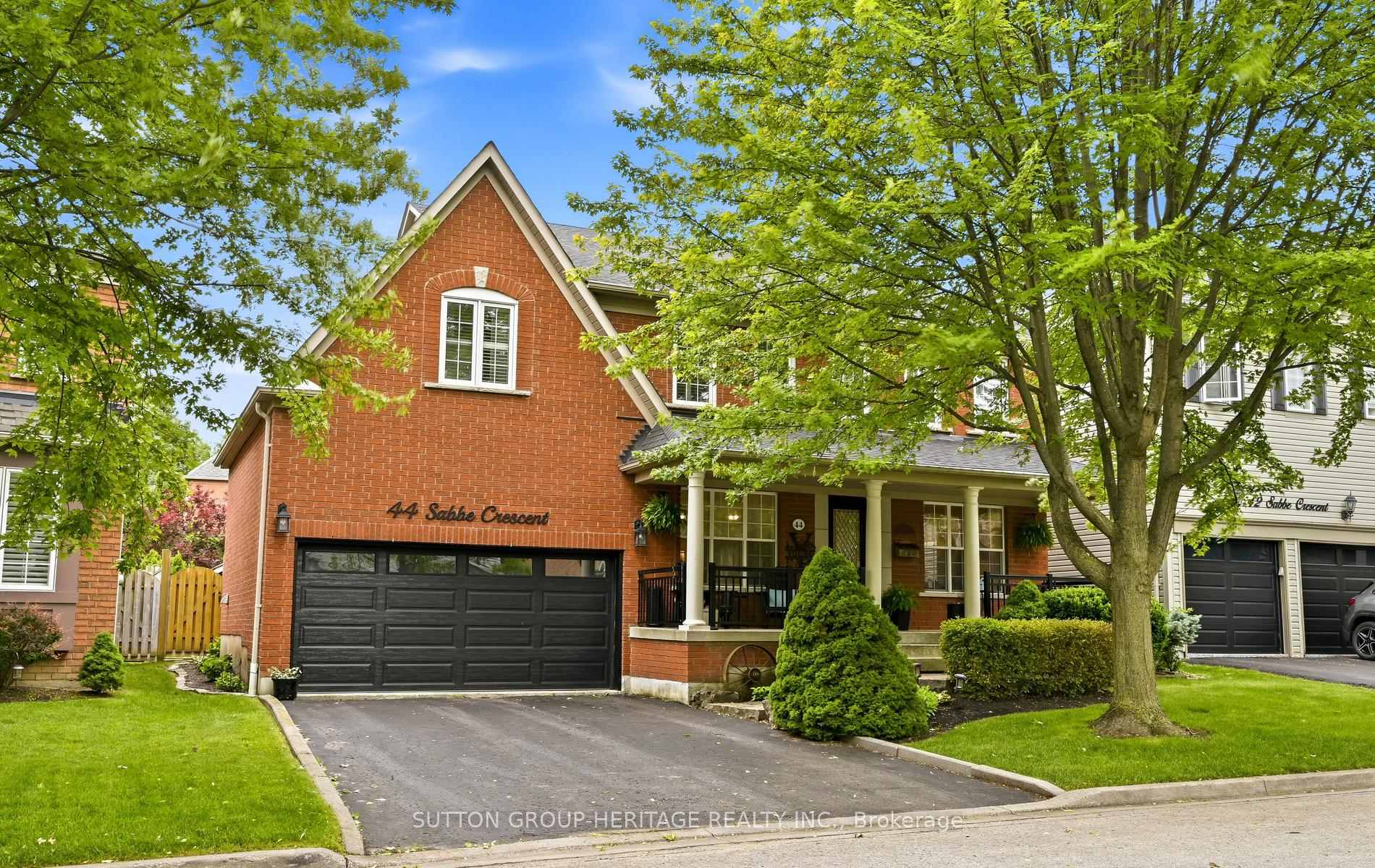 44 Sabbe Crescent, Ajax, ON L1T 4E3