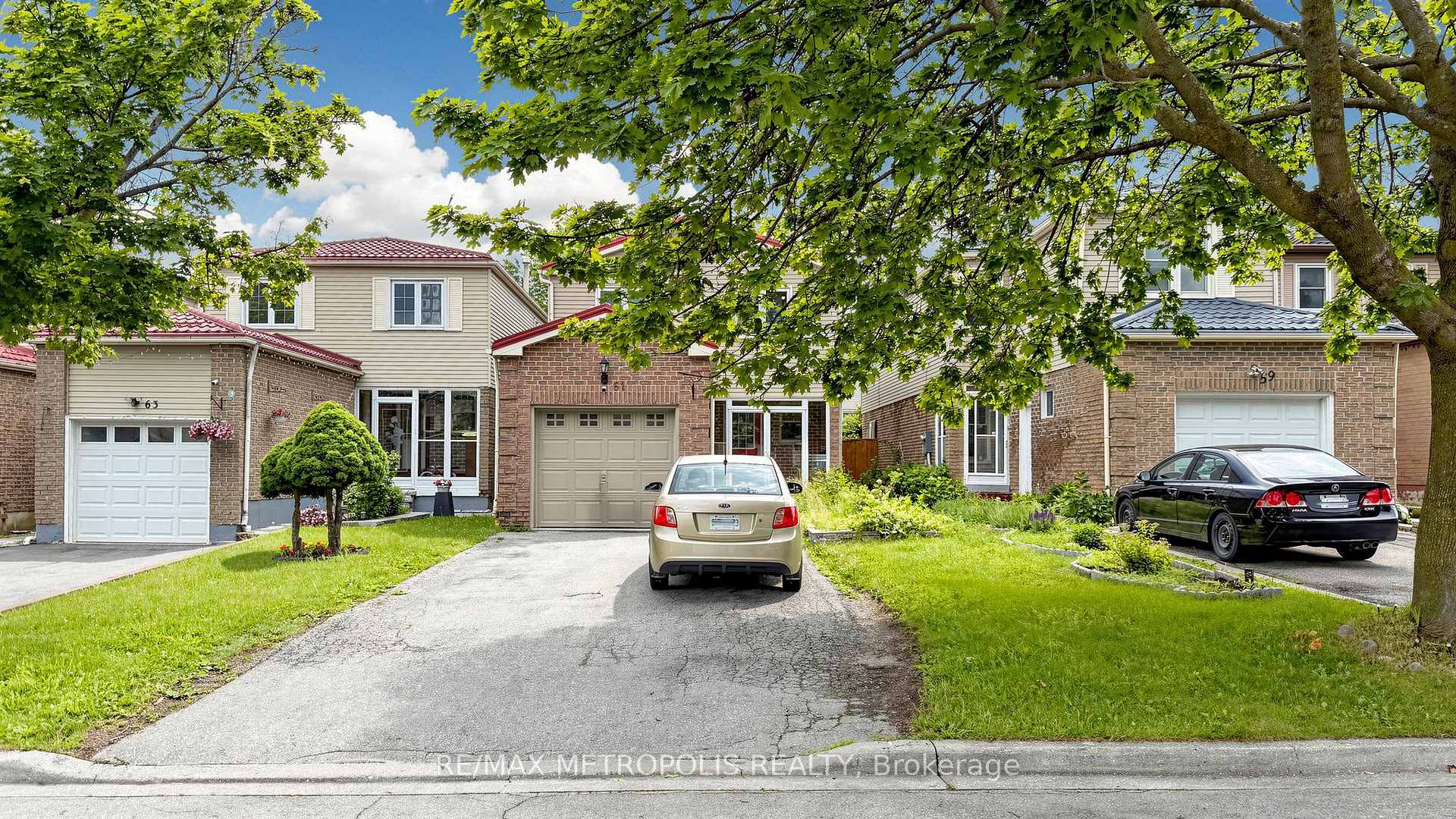 61 Horseshoe Crescent BSMT, Toronto E11, ON M1B 4S3