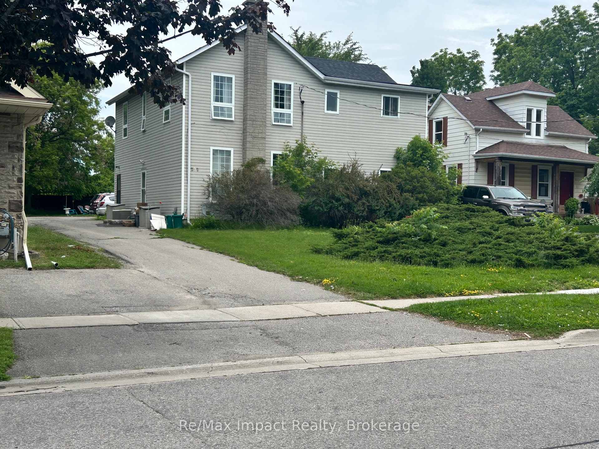 292/278 William Street E, Oshawa, ON L1G 1K8