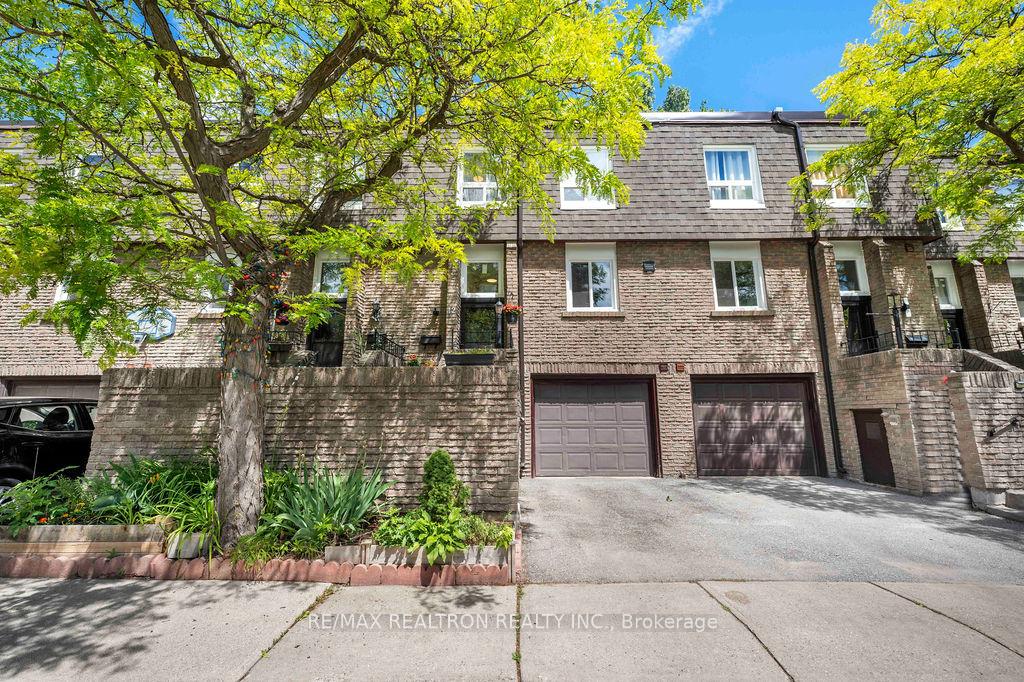 1 Davisbrook Boulevard 12, Toronto E05, ON M1T 2H6