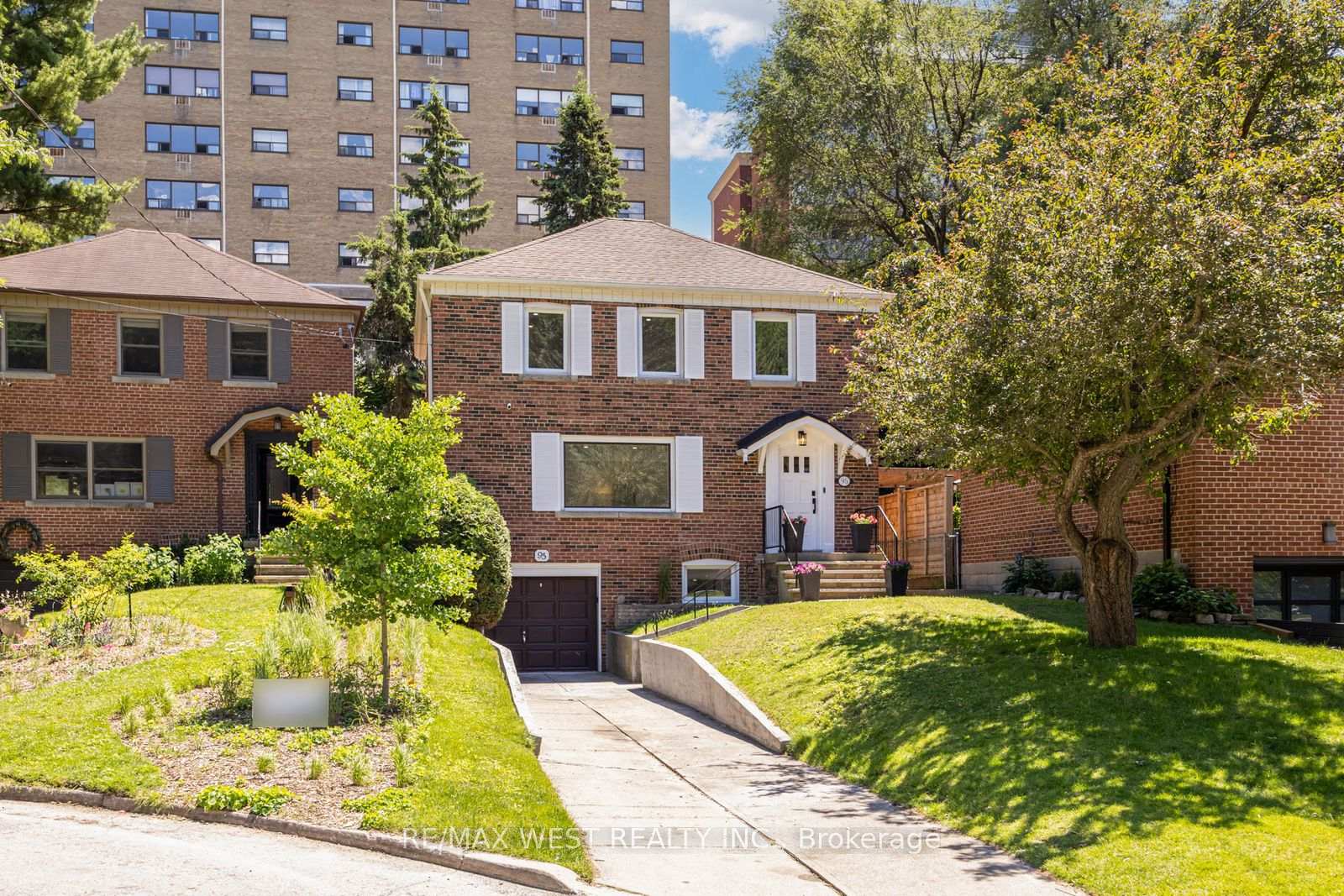 95 Glen Davis Crescent, Toronto E02, ON M4E 1X7