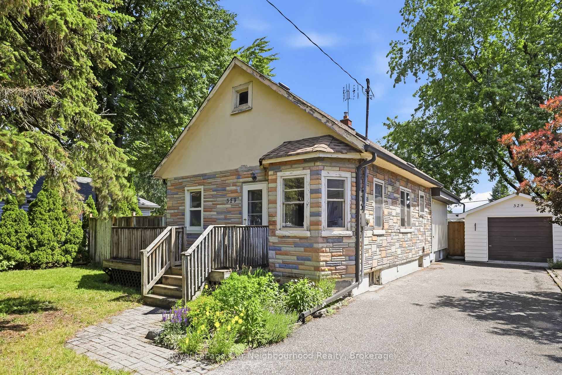 329 Perry Street, Whitby, ON L1N 4C2