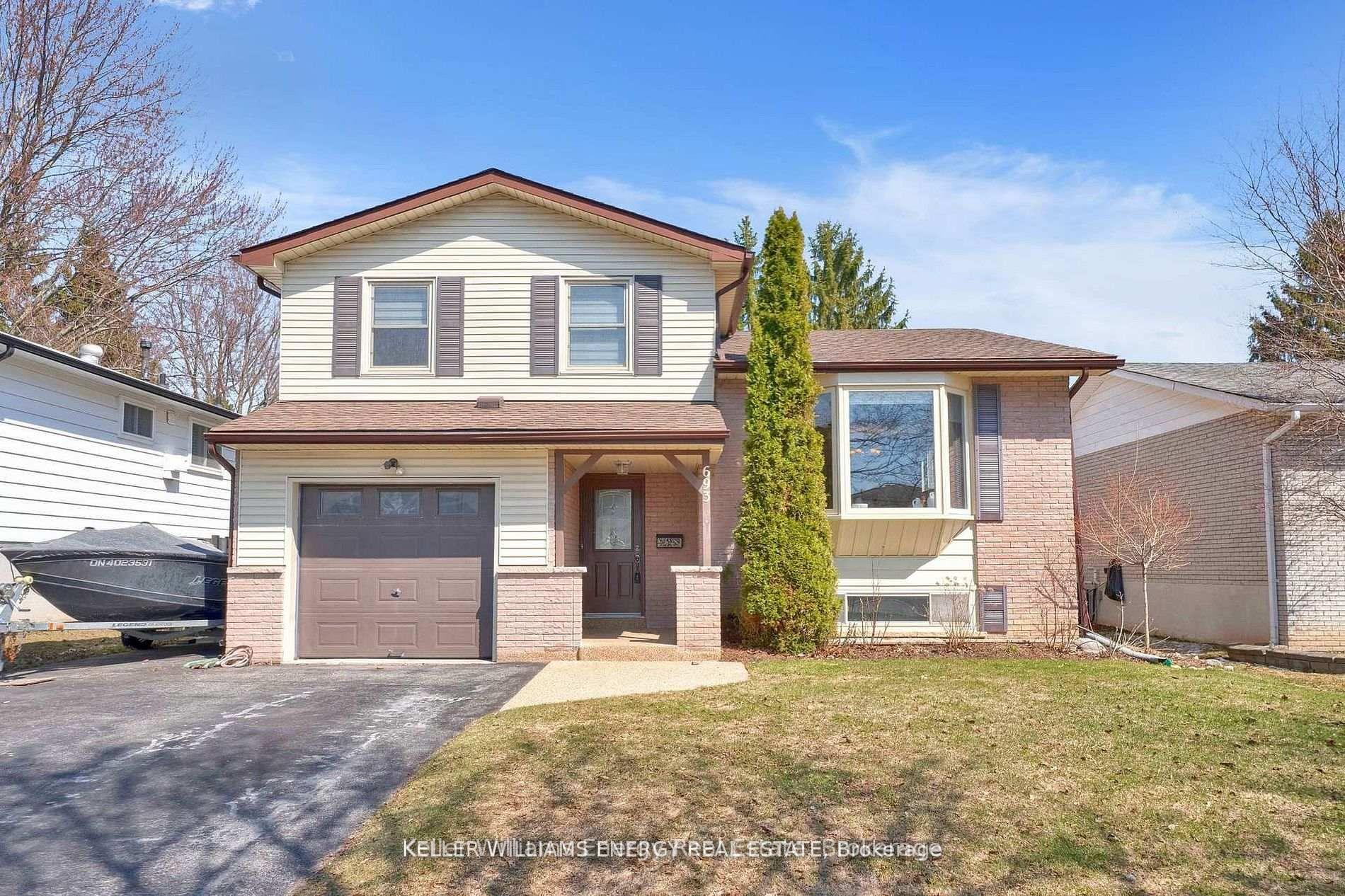 693 Waverly Street N, Oshawa, ON L1J 6C1