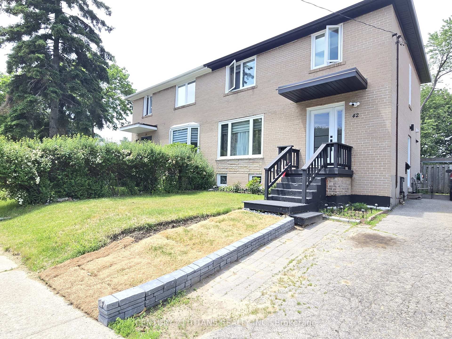 42 Pixley Crescent, Toronto E10, ON M1E 3G6