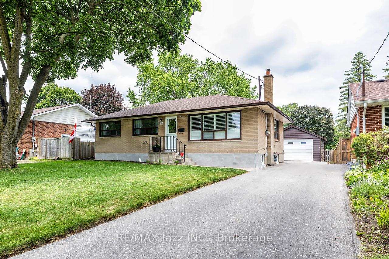 571 Finucane Street, Oshawa, ON L1J 5L5