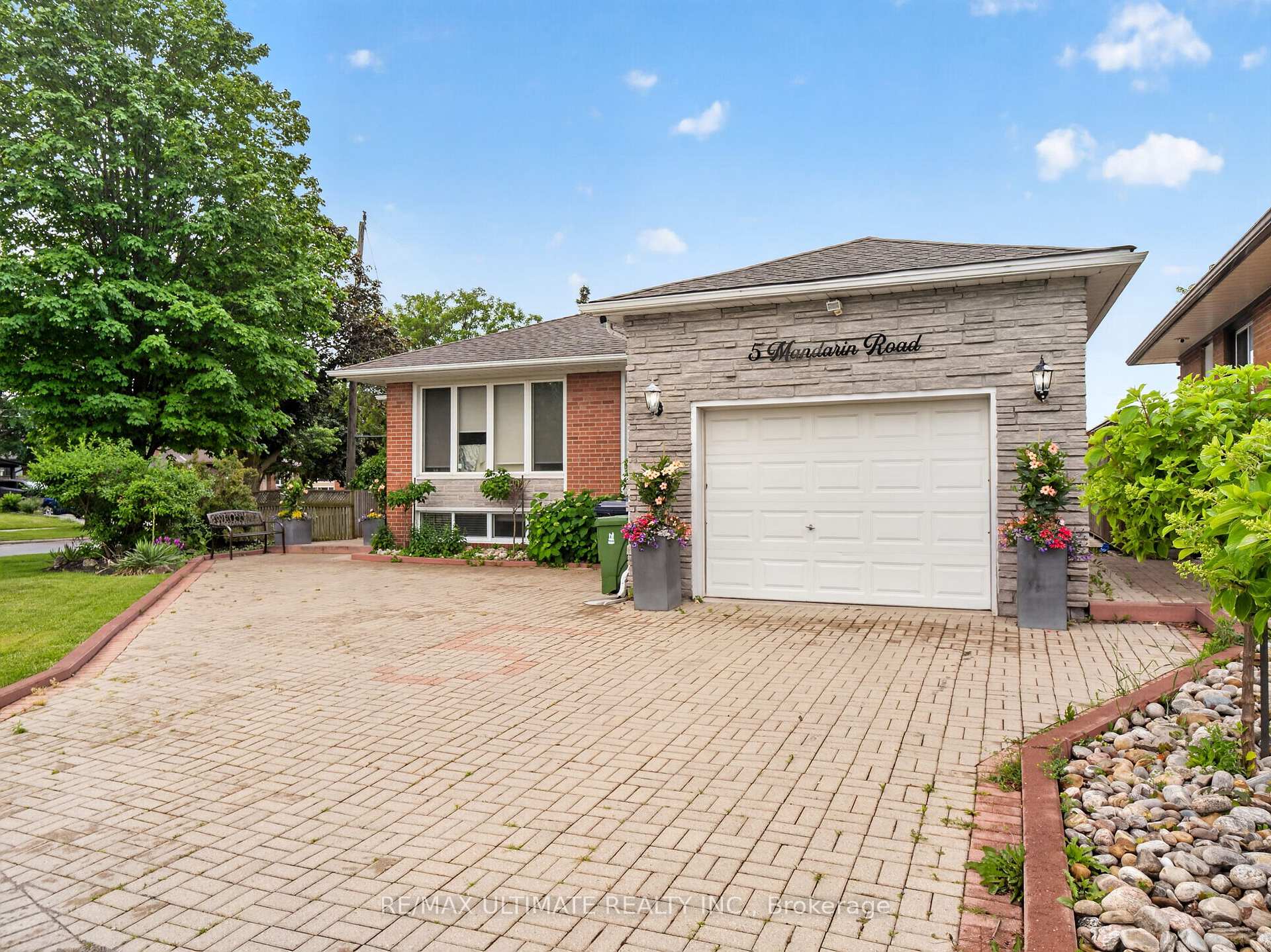 5 Mandarin Road, Toronto E08, ON M1M 1W2