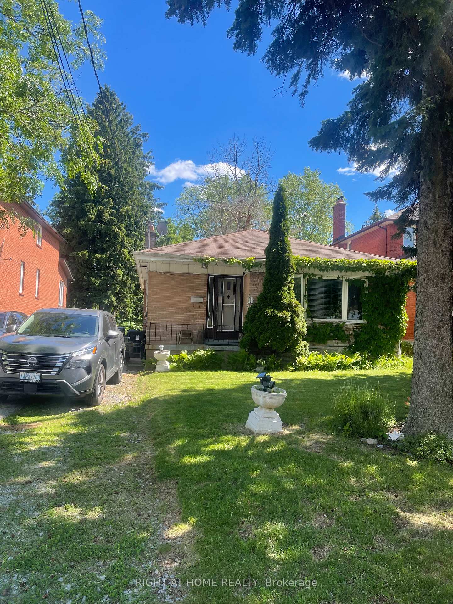 27 Wanita Road, Toronto E10, ON M1C 1V3