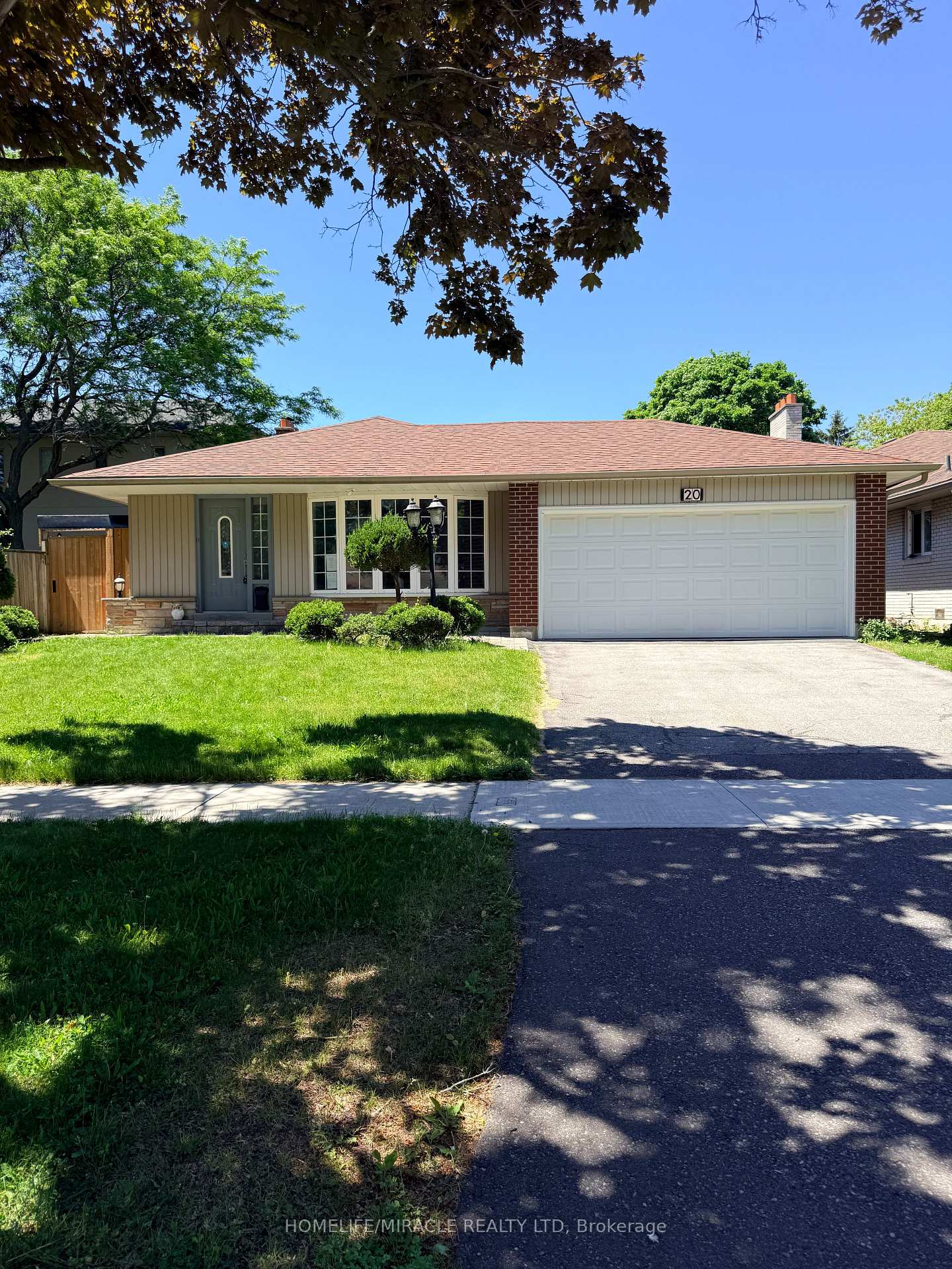 20 King Louis Crescent, Toronto E05, ON M1T 2W8