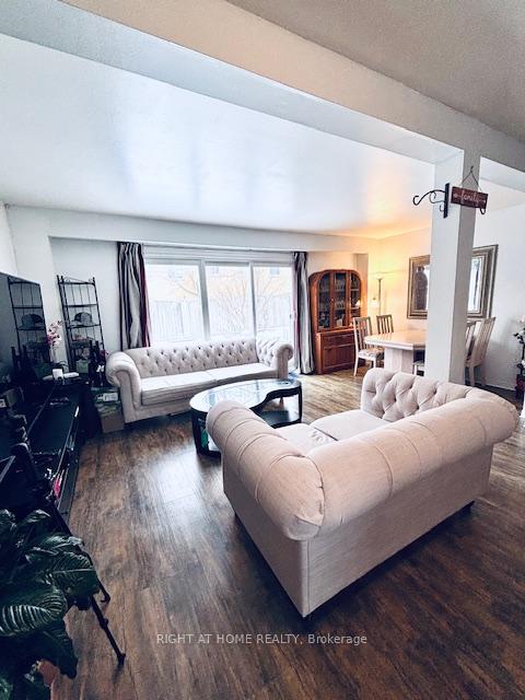 925 Bayly Street 7, Pickering, ON L1W 1L4