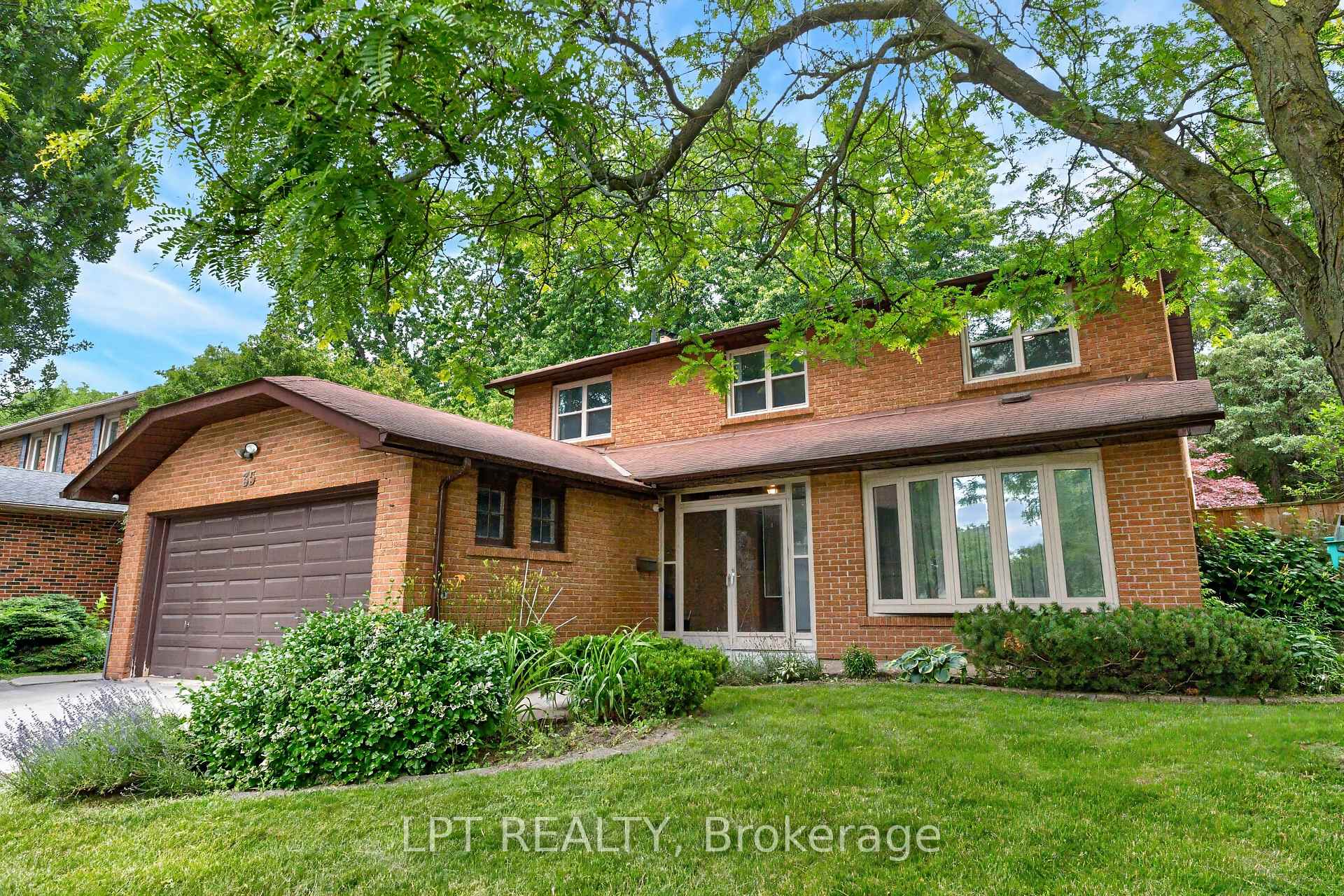 35 Kilchurn Castle Drive, Toronto E05 — photo 2 of 5