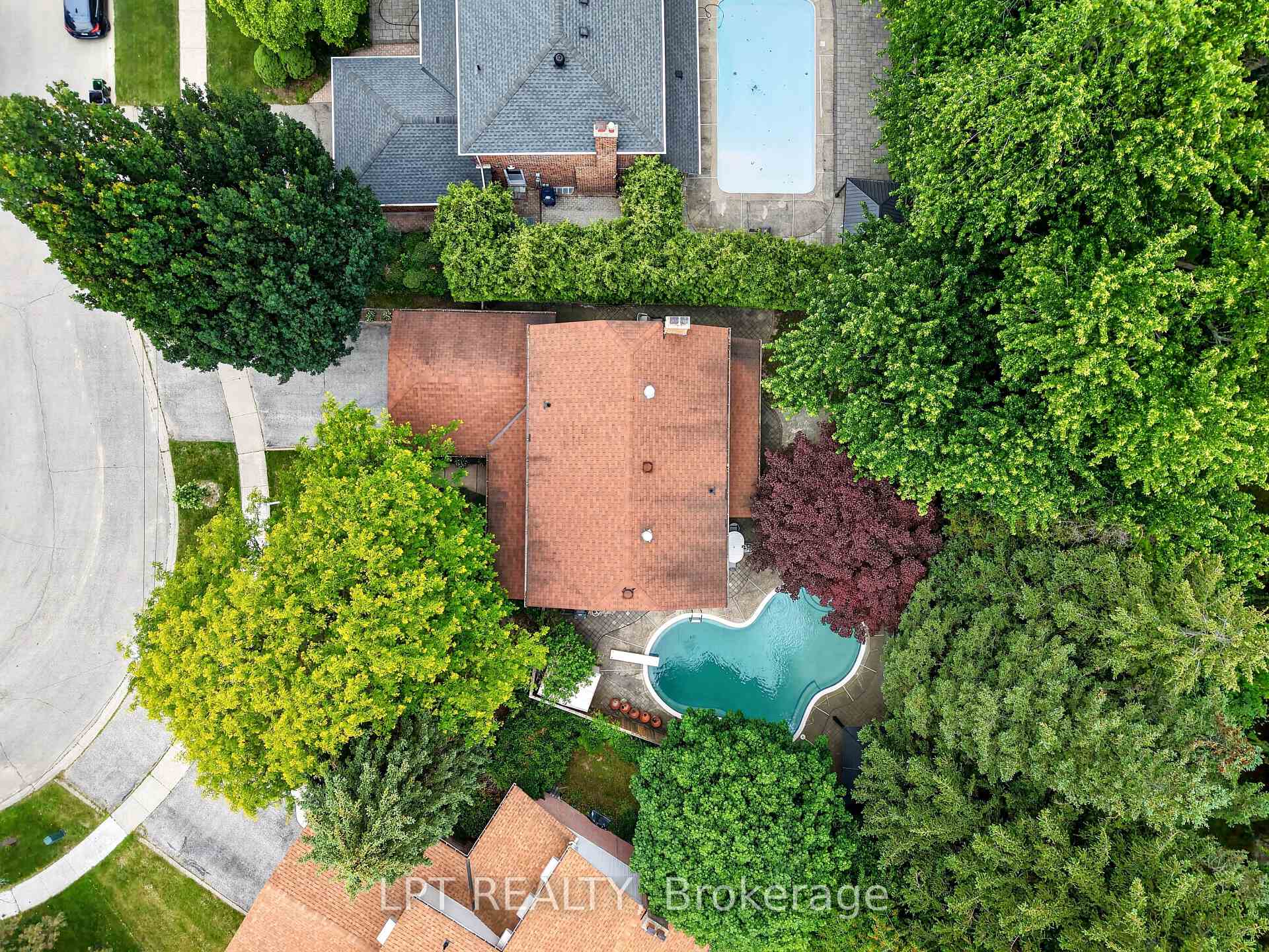 35 Kilchurn Castle Drive, Toronto E05 — photo 5 of 5