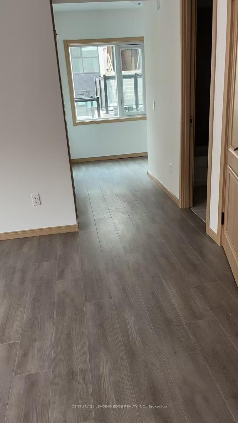 60 Morecambe Gate C101, Toronto E05 — photo 4 of 5