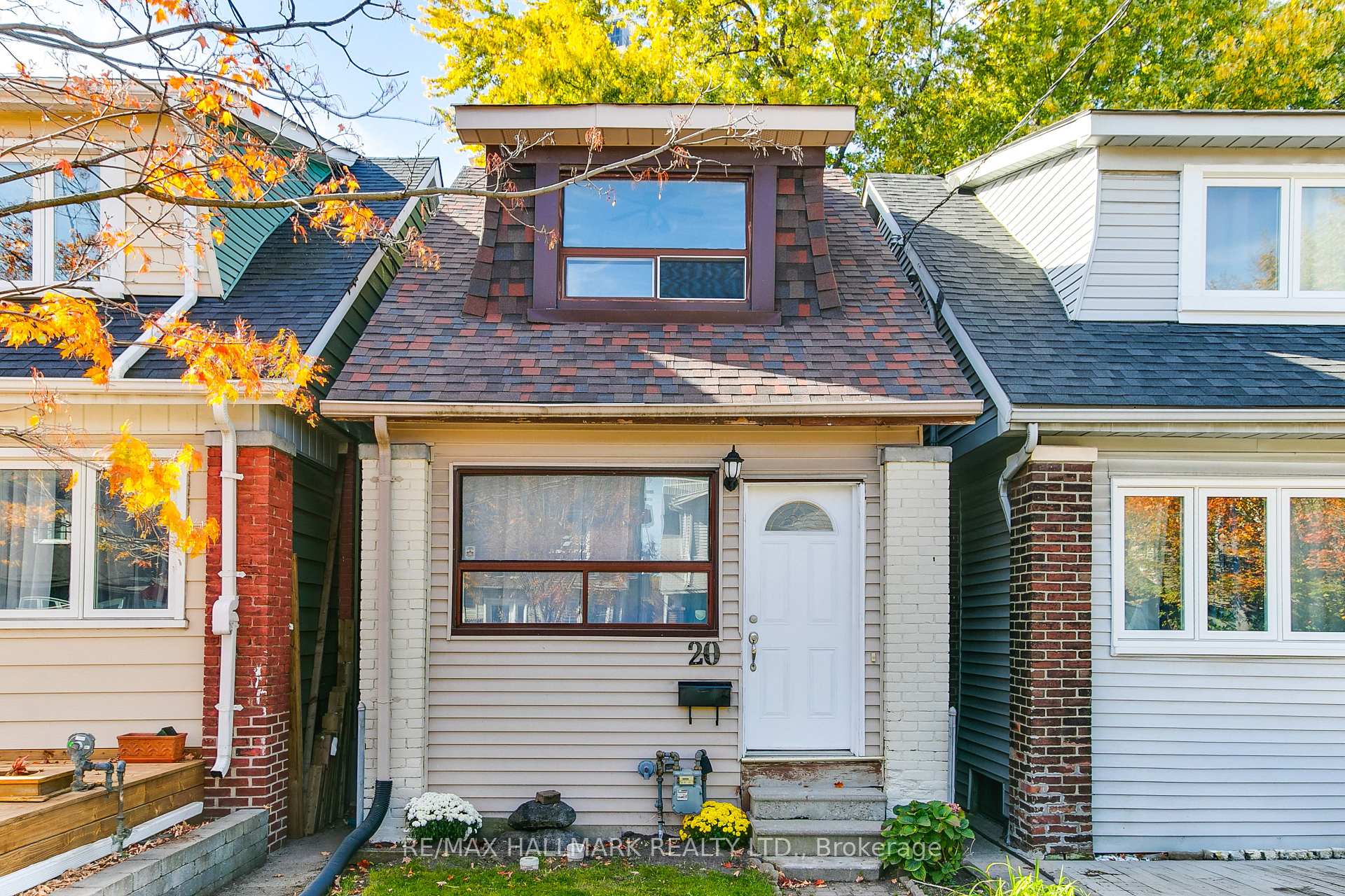 20 Kelvin Avenue, Toronto, ON M4C 5C8