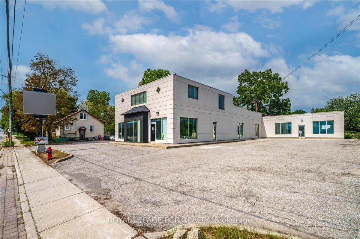 361 Eagle Street, Newmarket, ON L3Y 1K5