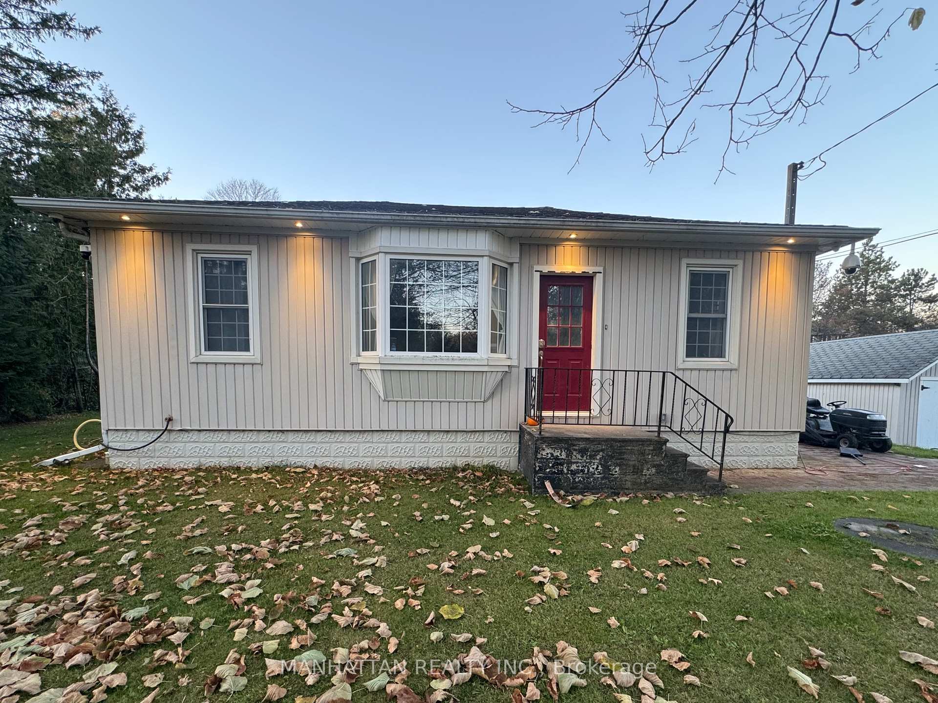 10 Victor Drive, Whitchurch-Stouffville, ON L4A 3G5