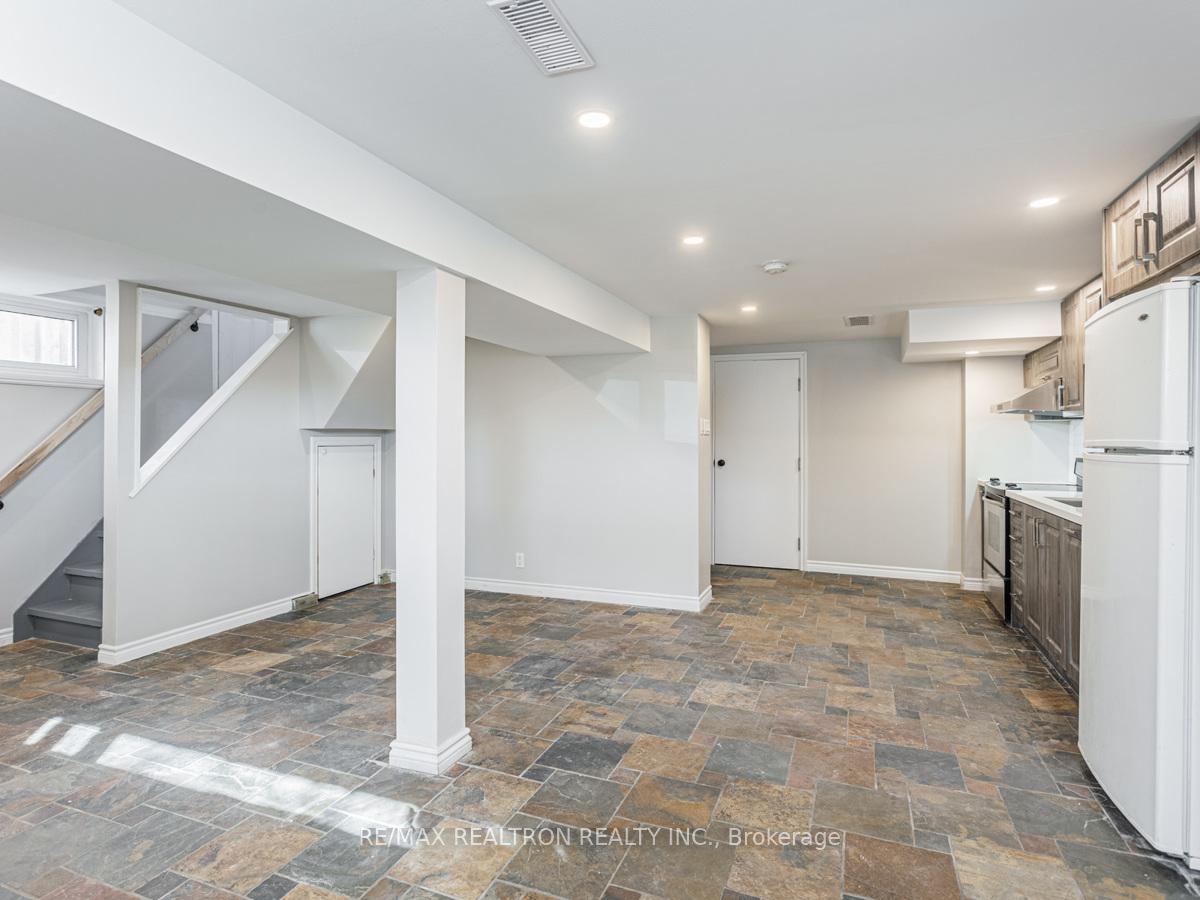 72B Dunning Avenue, Aurora, ON L4G 1A3