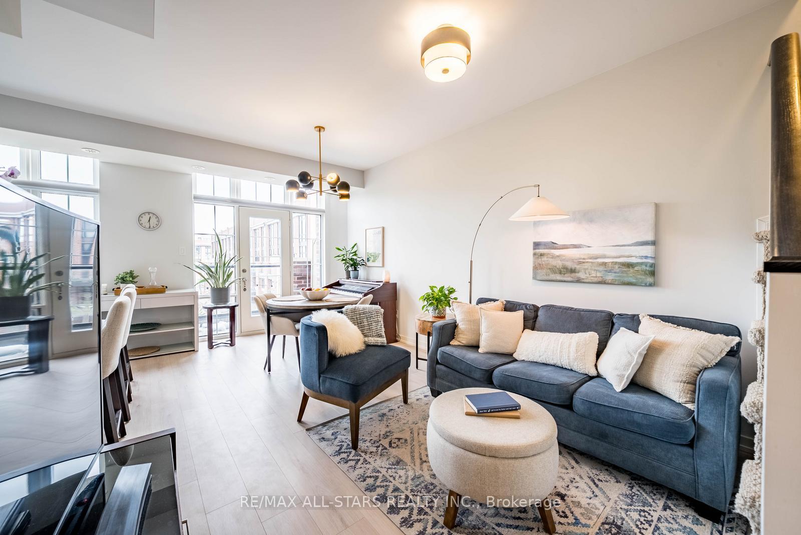 2 Linsmore Place 302, Whitchurch-Stouffville — photo 3 of 5
