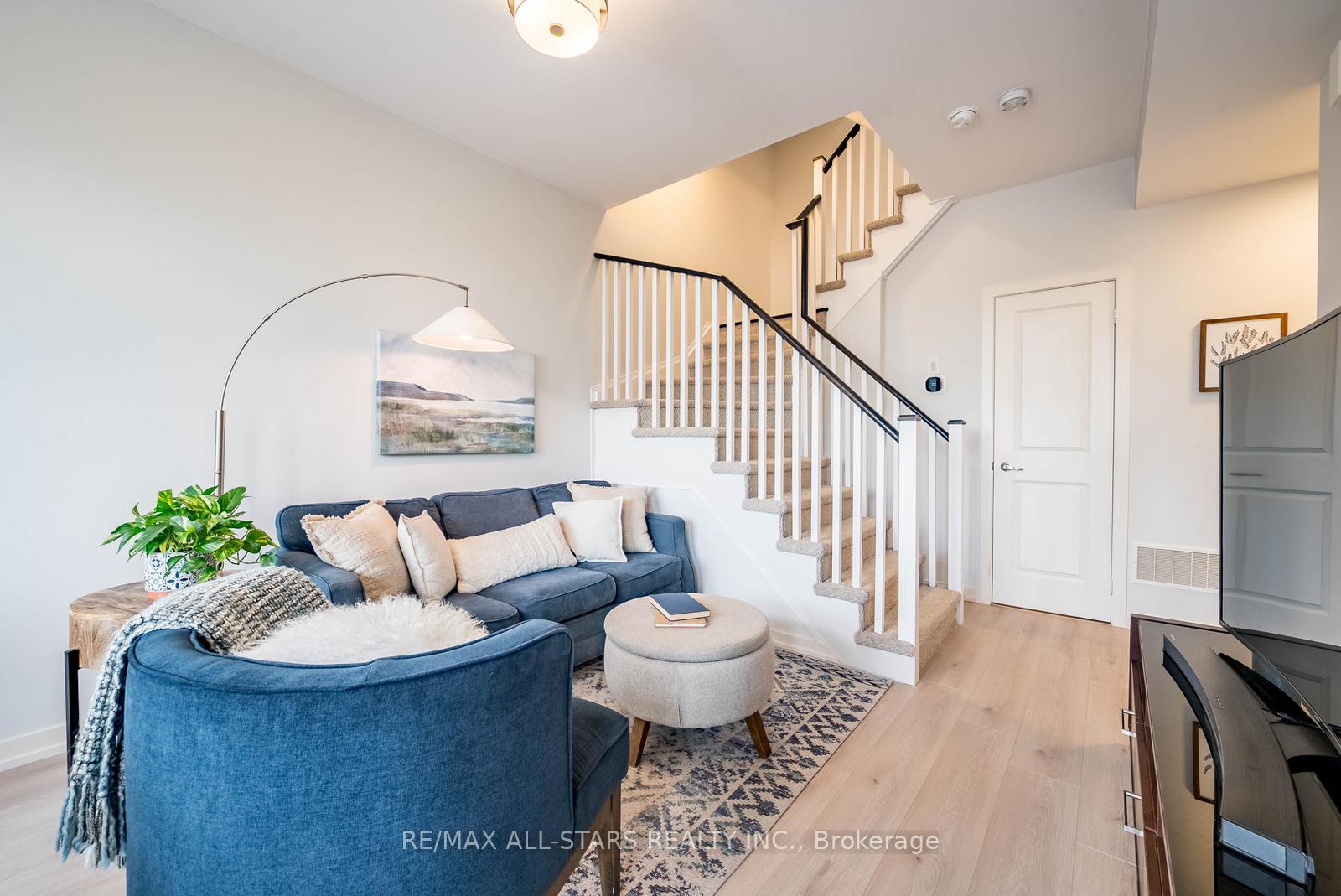 2 Linsmore Place 302, Whitchurch-Stouffville — photo 4 of 5