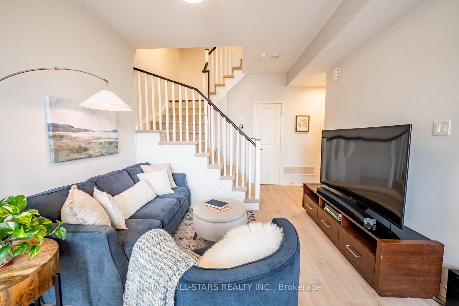 2 Linsmore Place 302, Whitchurch-Stouffville — photo 5 of 5