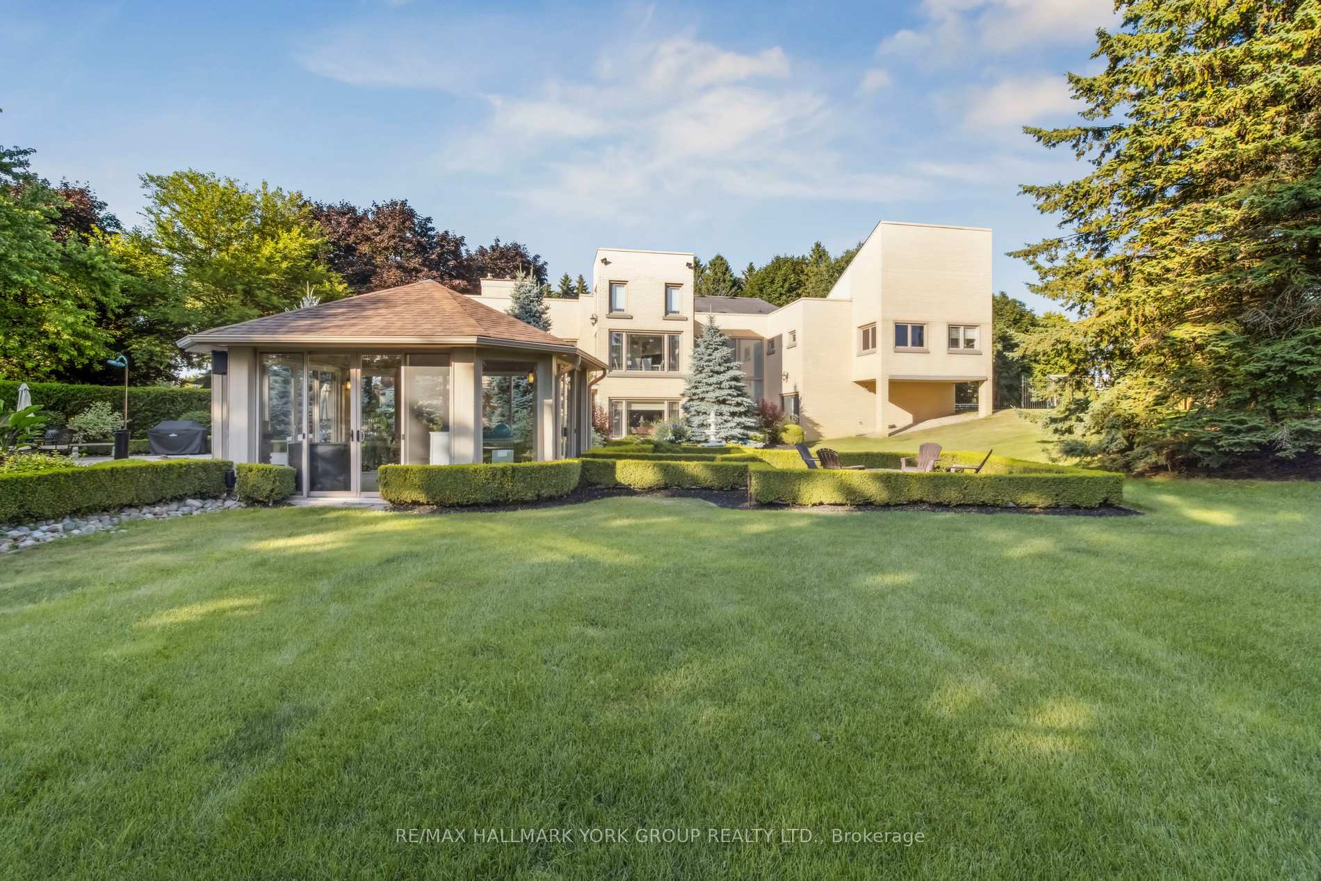 27 Scott Crescent, King, ON L7B 1E4