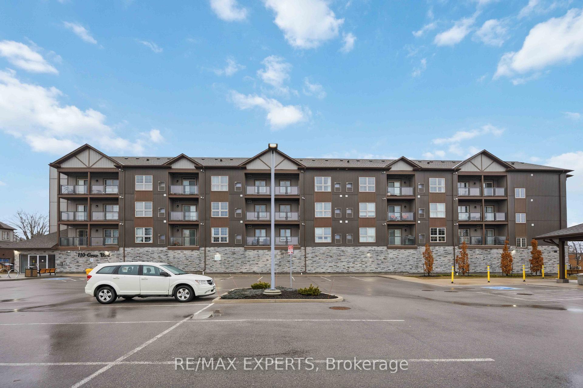 110 Grew Boulevard 311, Georgina — photo 2 of 5