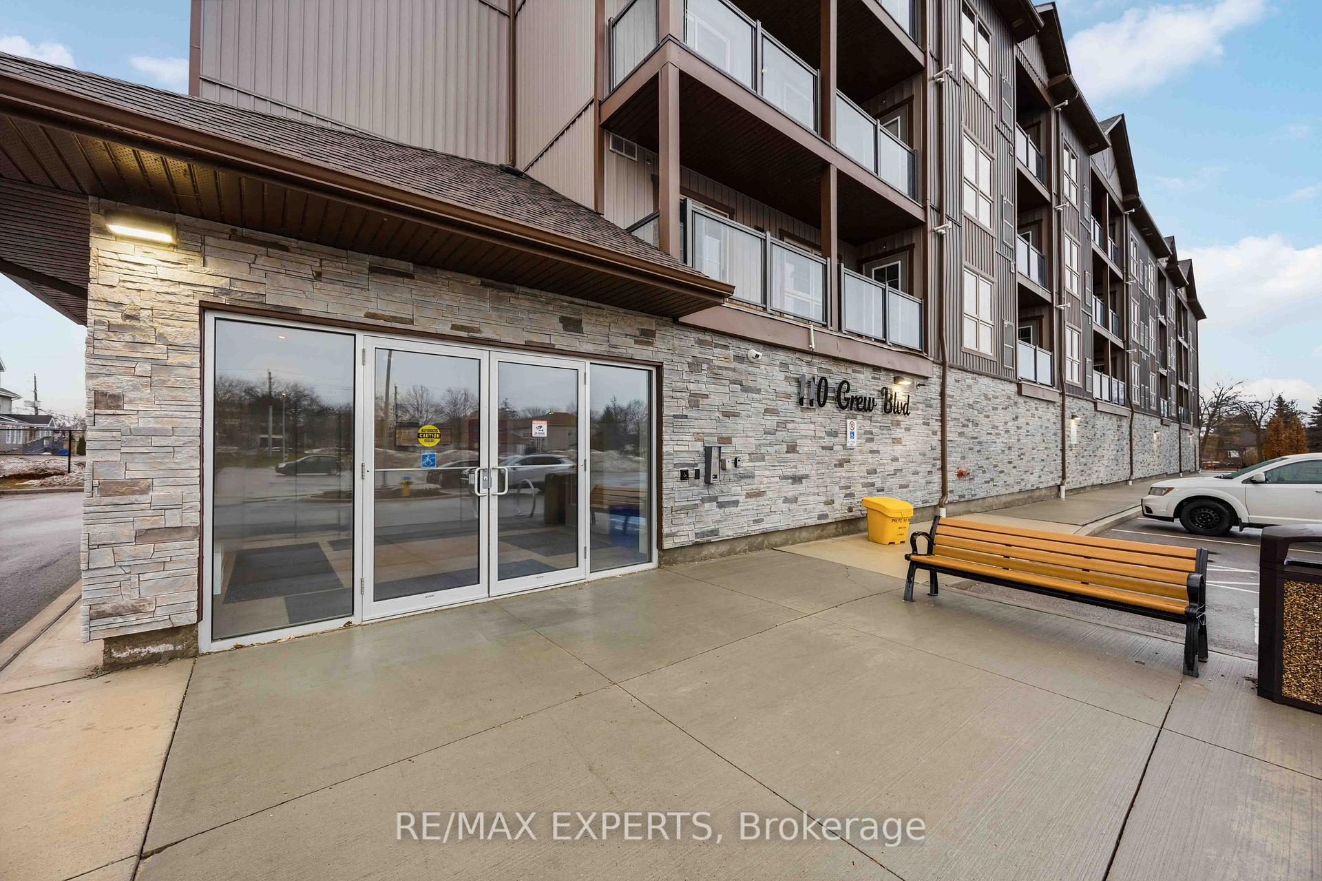 110 Grew Boulevard 311, Georgina — photo 4 of 5
