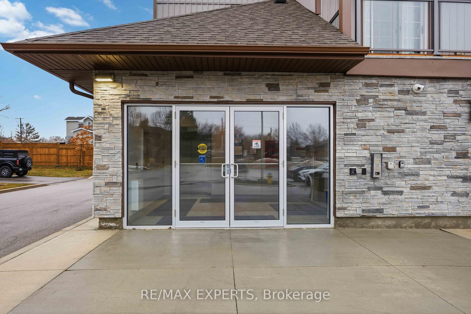 110 Grew Boulevard 311, Georgina — photo 5 of 5