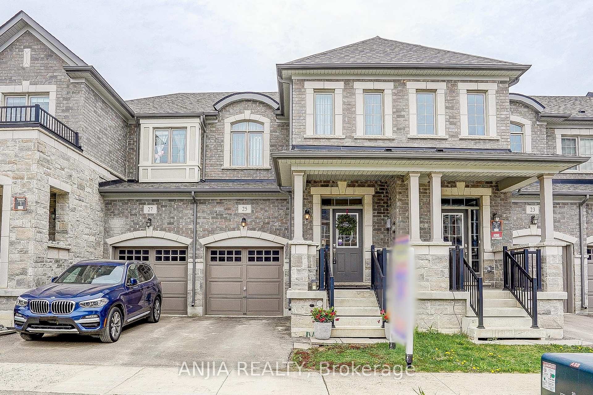 25 Collier Crescent, Markham, ON L6E 0T2