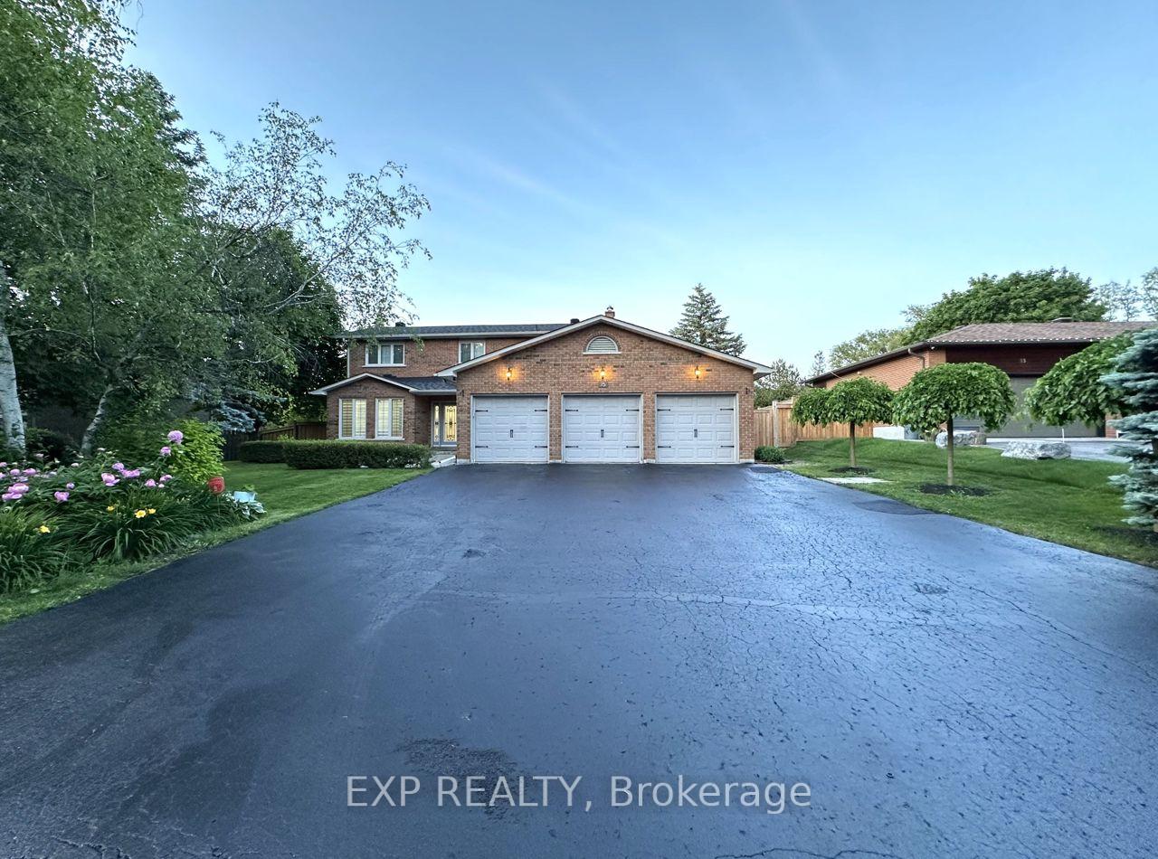 15 Rosegarden Crescent, Richmond Hill, ON L4E 2P3