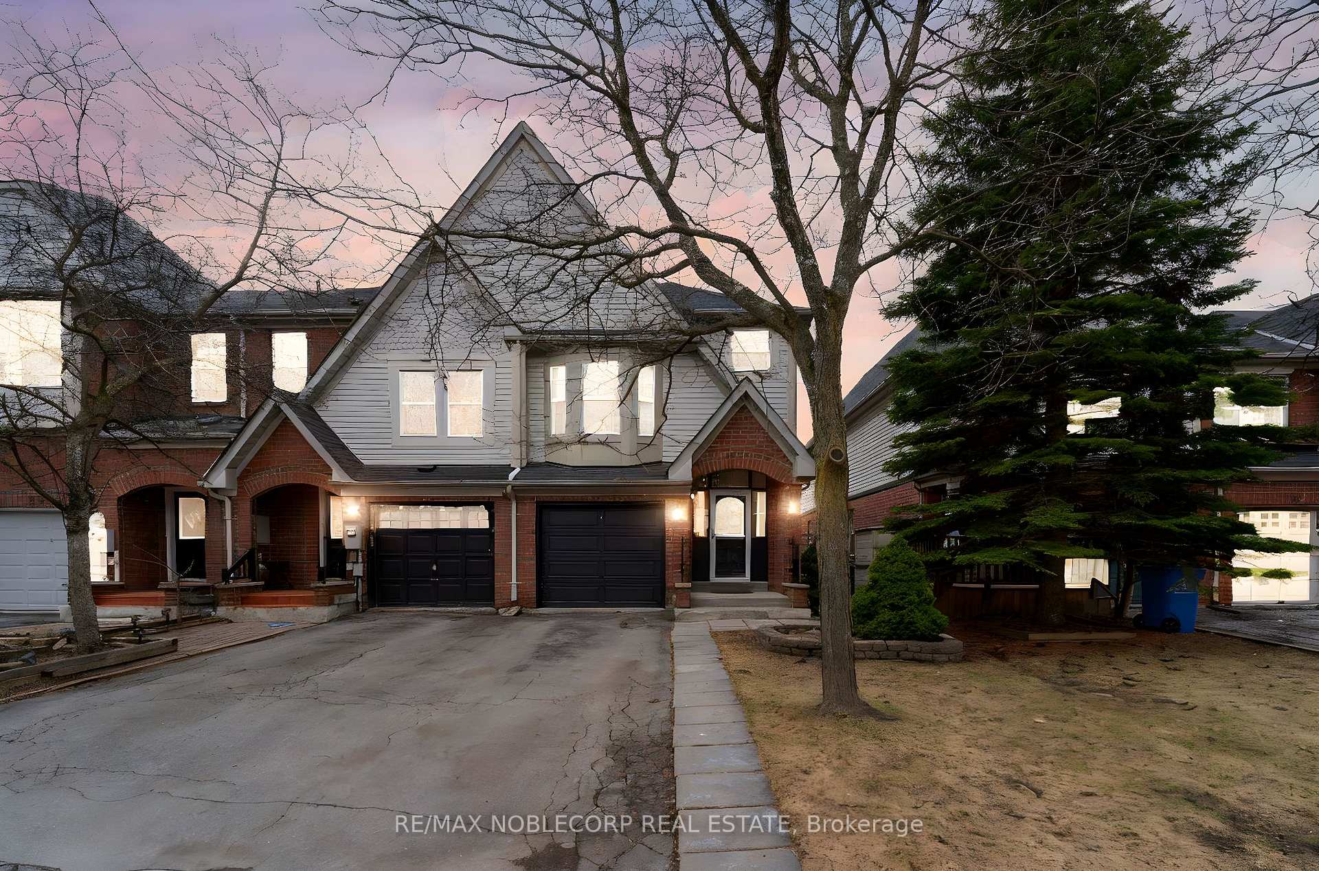29 Mugford Road, Aurora, ON L4G 7H4