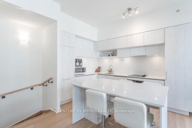 14 David Eyer Road 1007, Richmond Hill, ON L4S 0N4