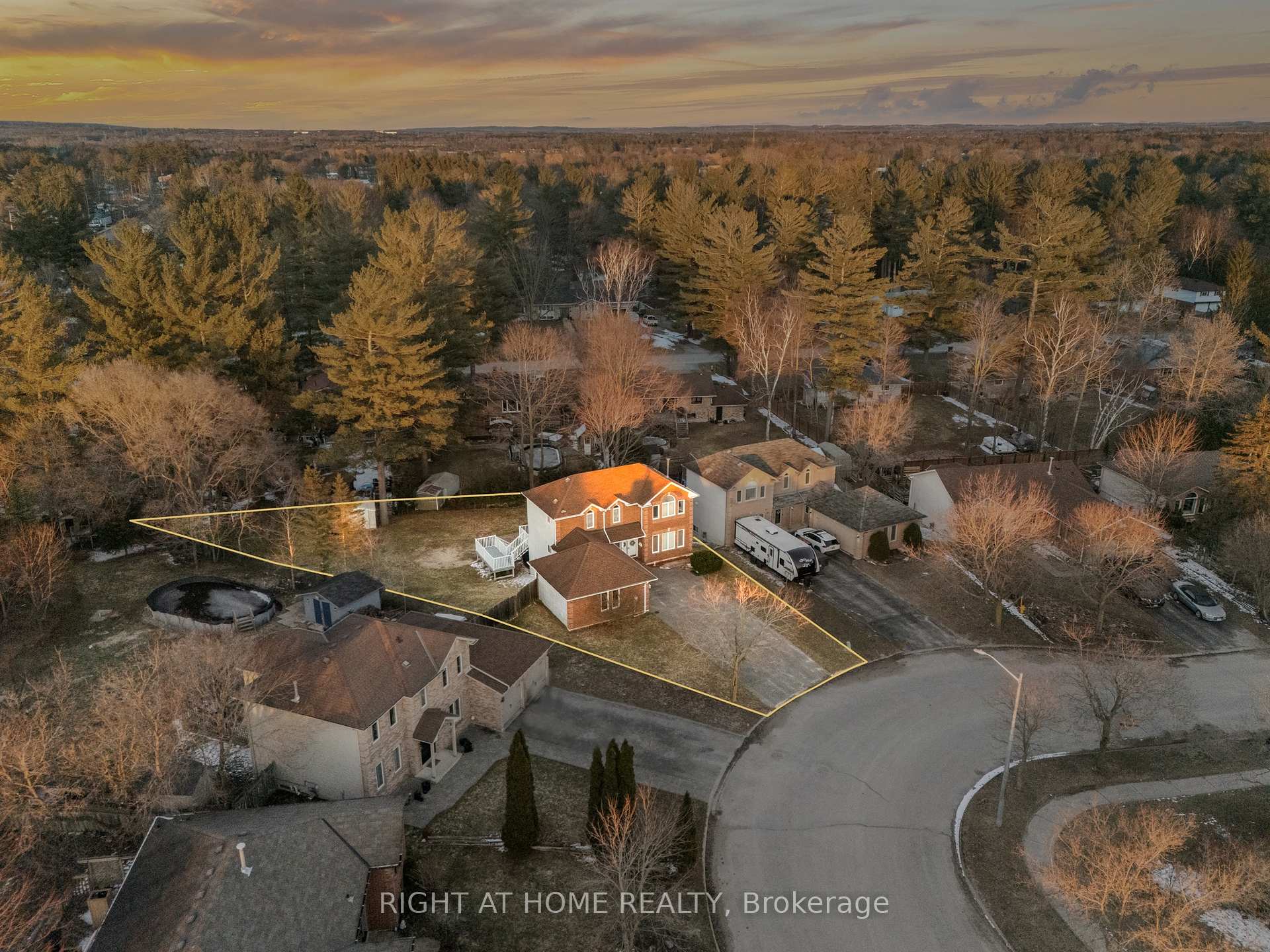 41 Forest Wood Drive, Essa, ON L3W 0J8