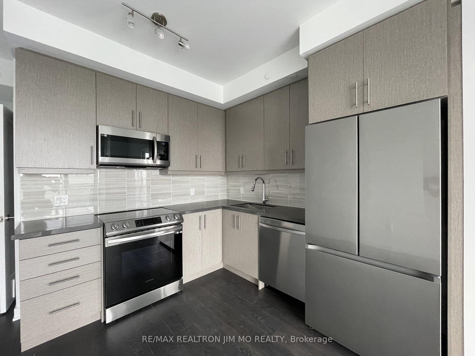 95 Oneida Crescent 2304, Richmond Hill, ON L4B 0H5