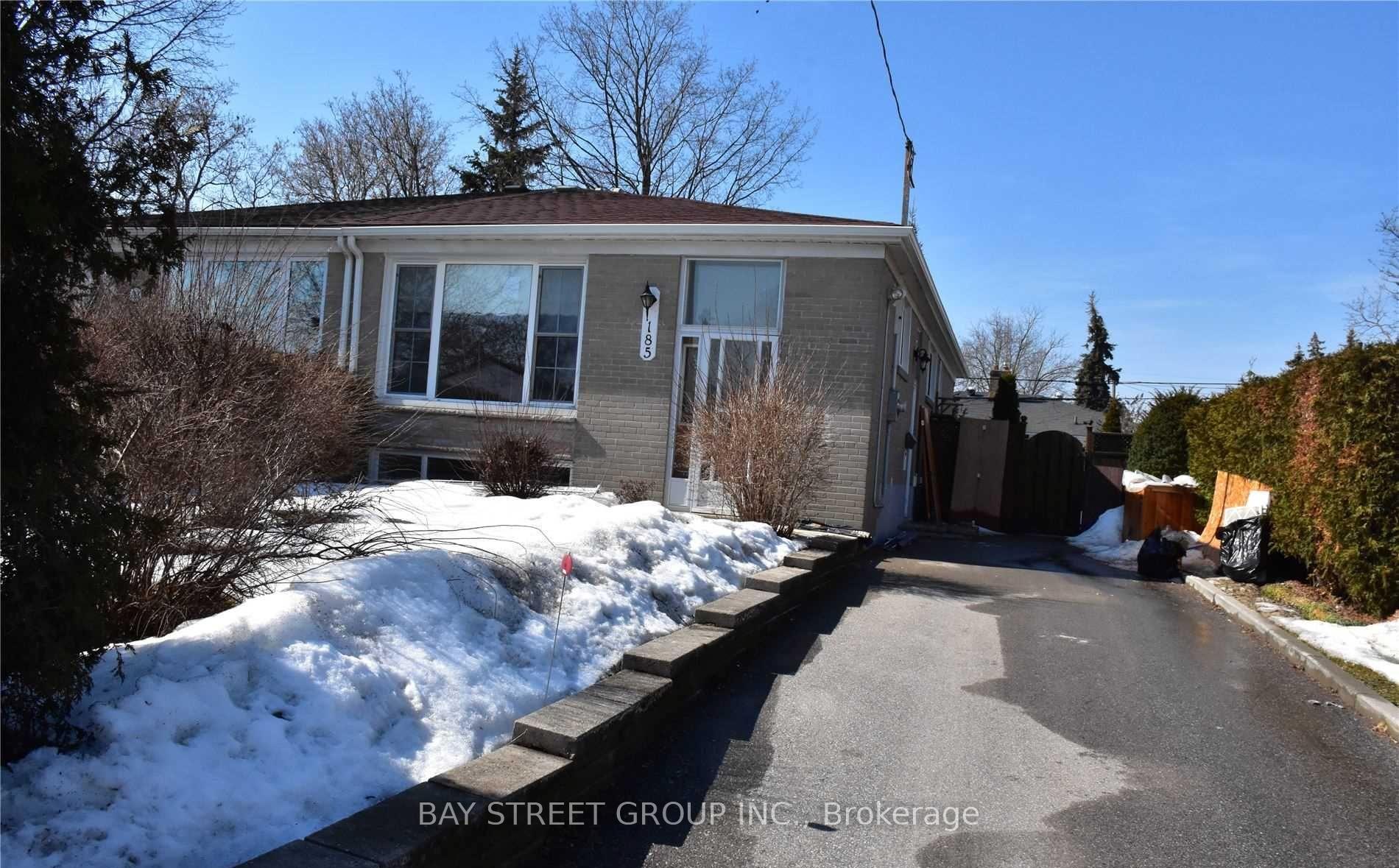 185 Taylor Mills Drive N Basemen, Richmond Hill, ON L4C 2T5