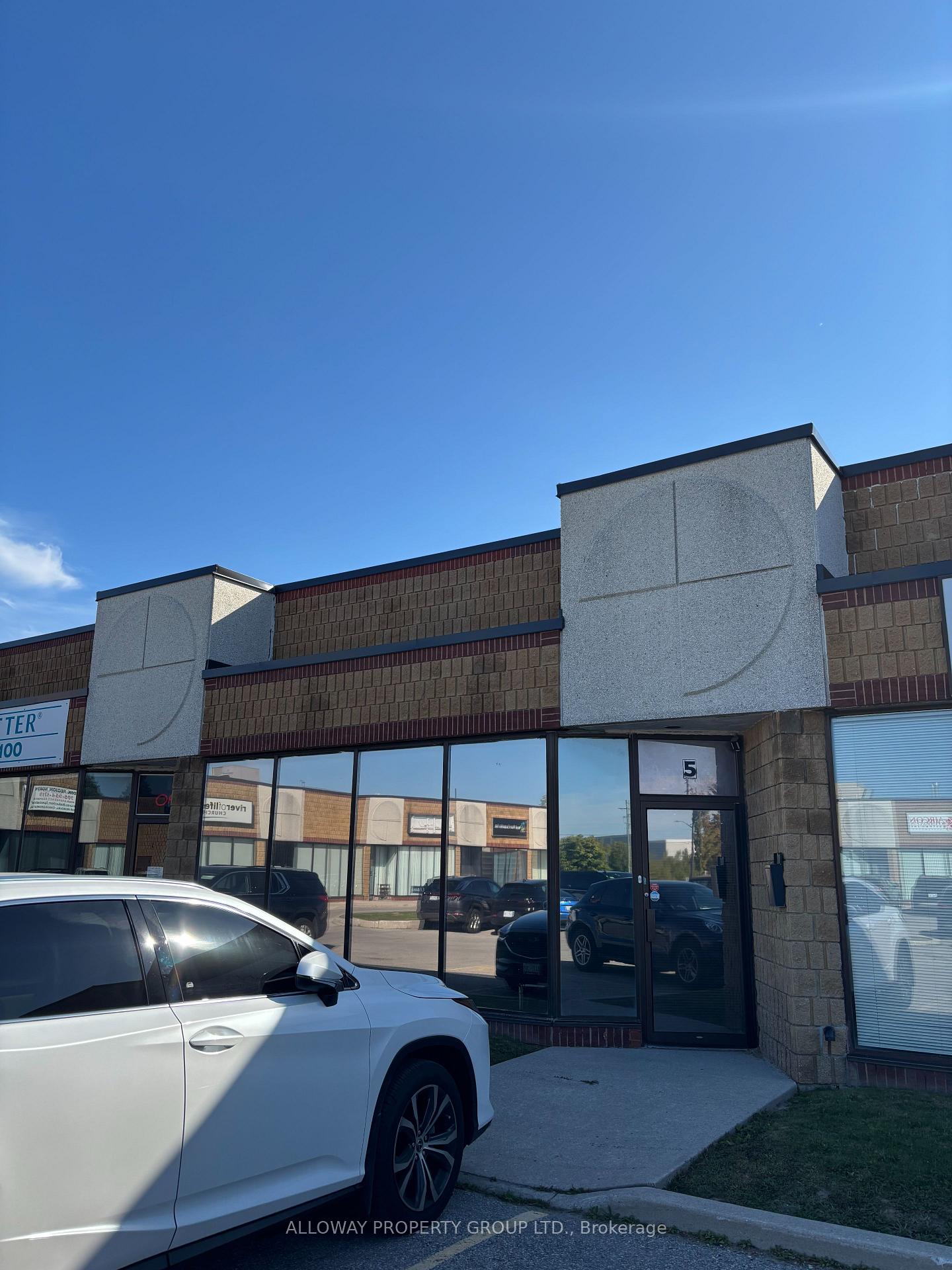 1260 Journey's End Circle 5, Newmarket, ON L3Y 8Z7