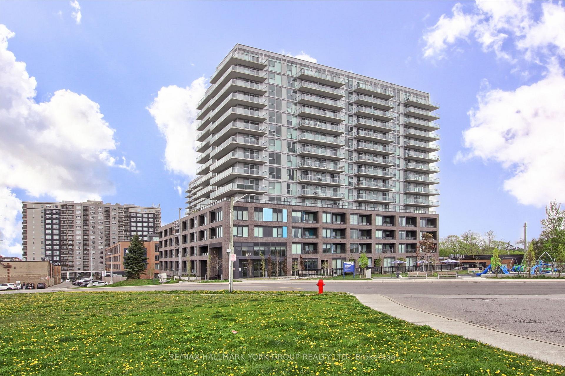 185 Deerfield Road 419, Newmarket, ON L3Y 0G7