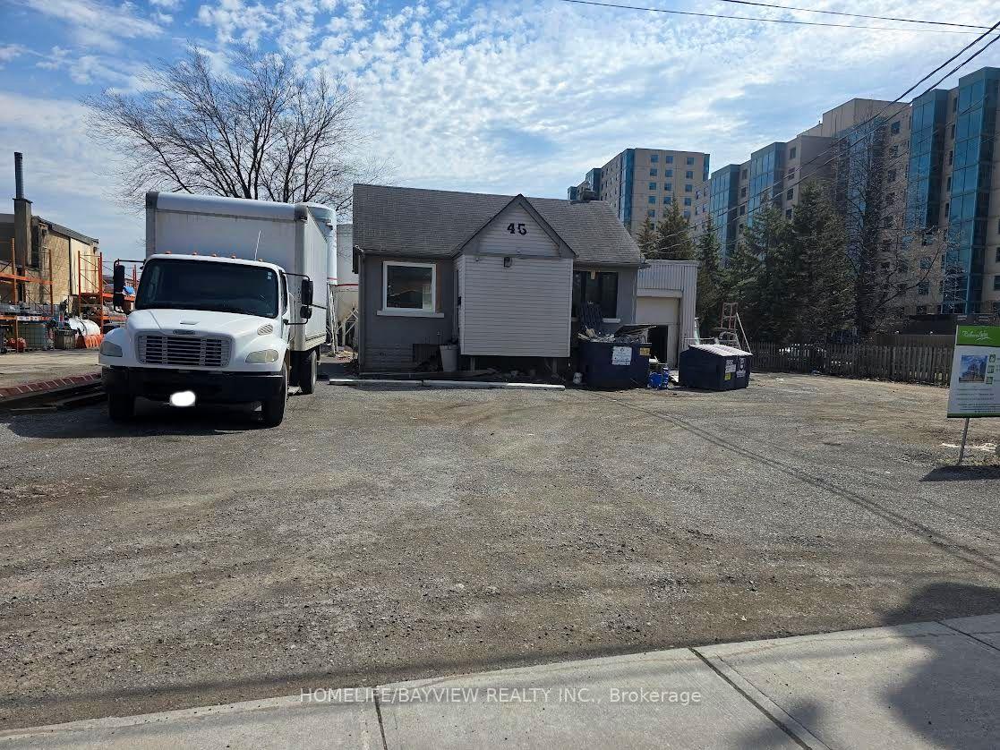 45 Observatory Lane, Richmond Hill — photo 3 of 5