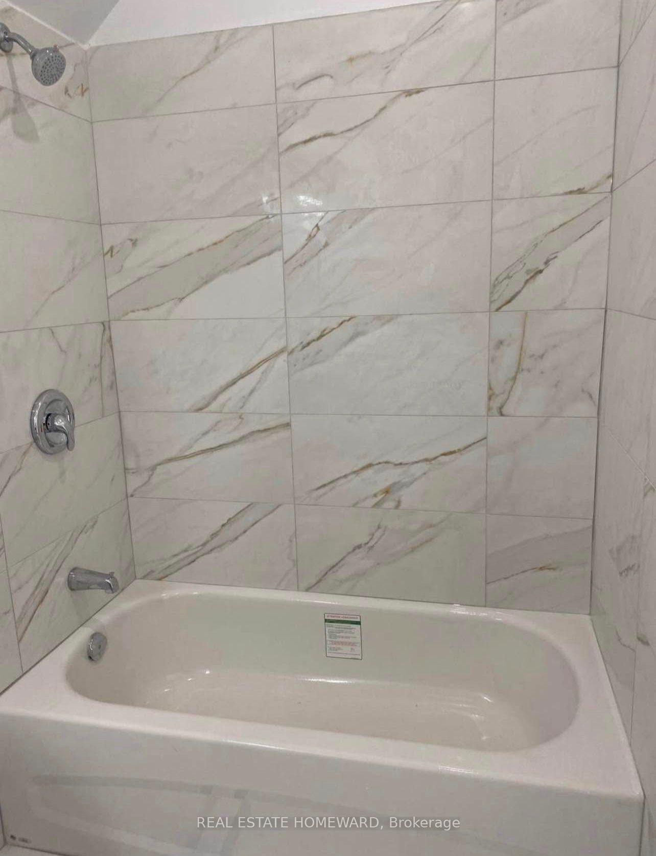 1226 Leslie Drive Room 2, Innisfil — photo 2 of 5