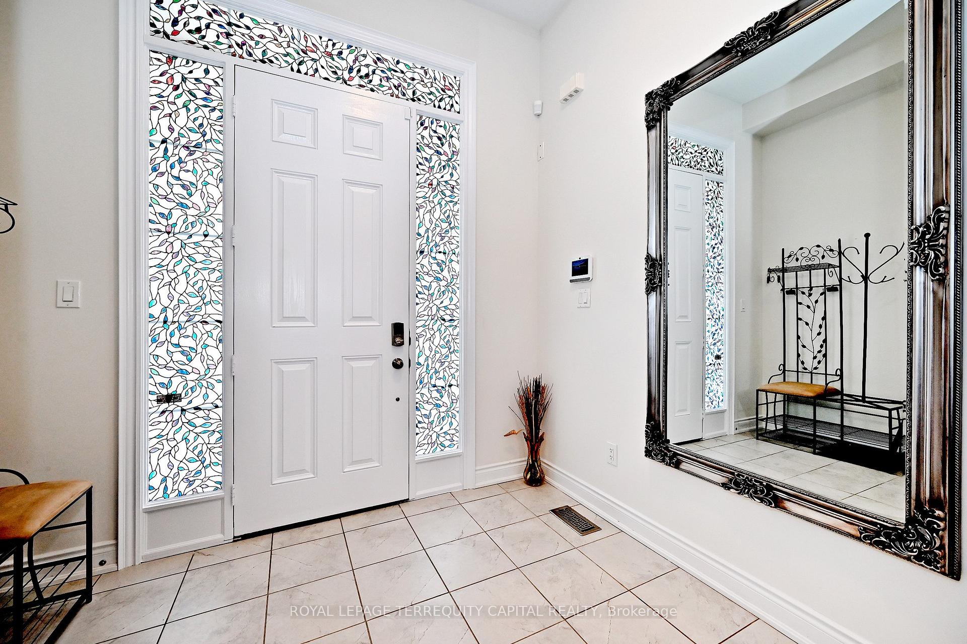 22 Walter Tunny Crescent, East Gwillimbury — photo 3 of 5