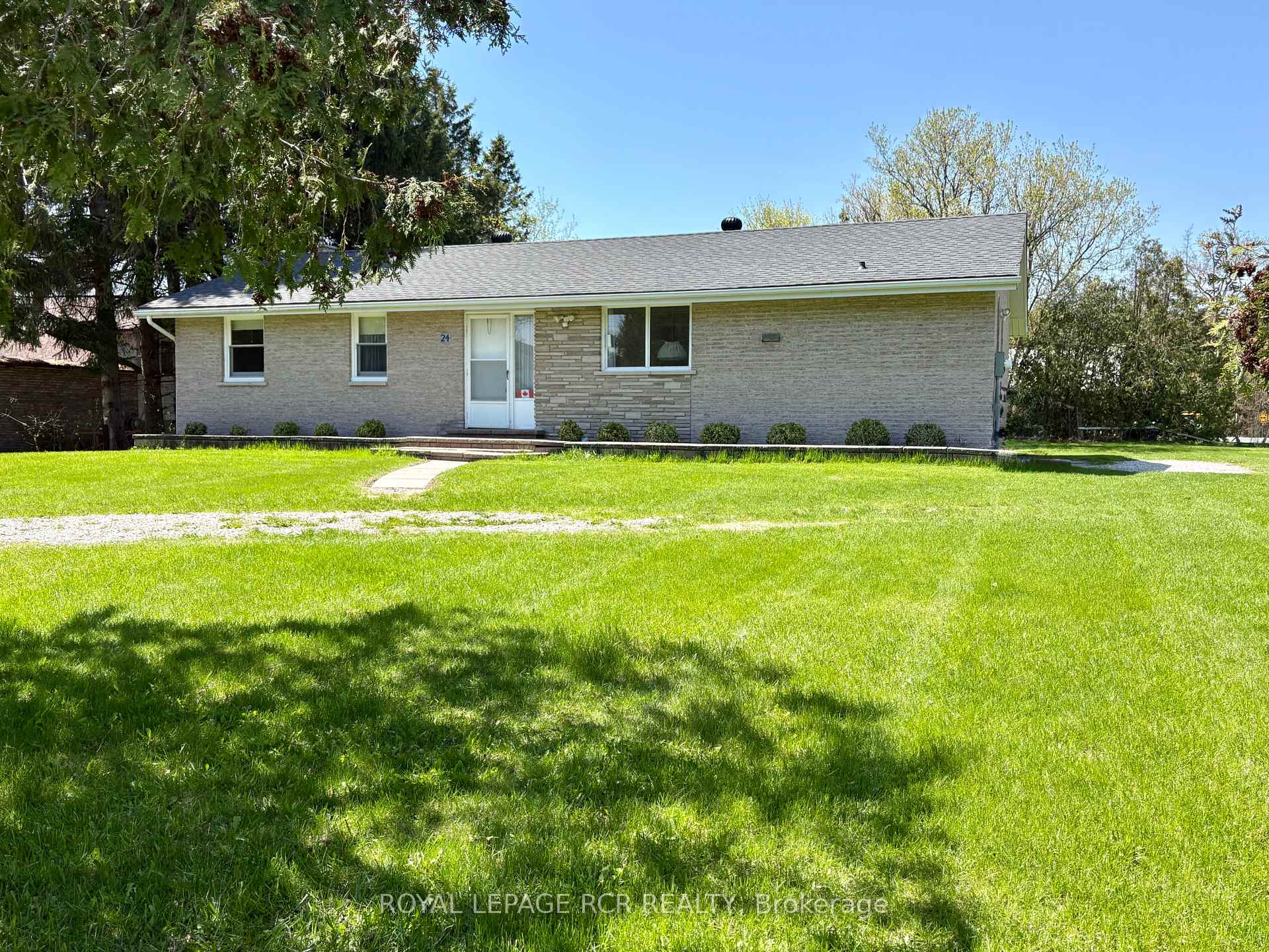 24 Drummond Street, Adjala-Tosorontio — photo 2 of 5