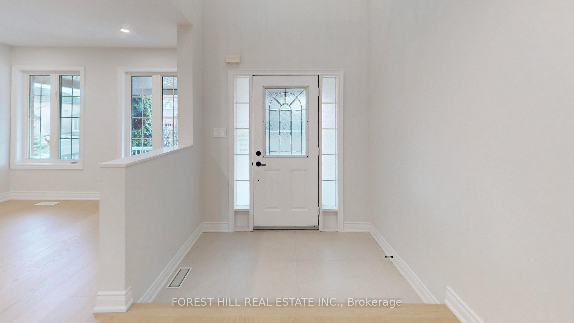 10 Reddenhurst Crescent, Georgina — photo 3 of 5