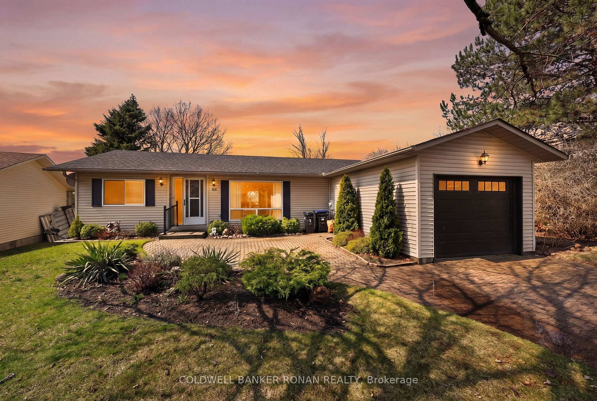 105 Tecumseth Pines Drive, New Tecumseth, ON L0G 1W0