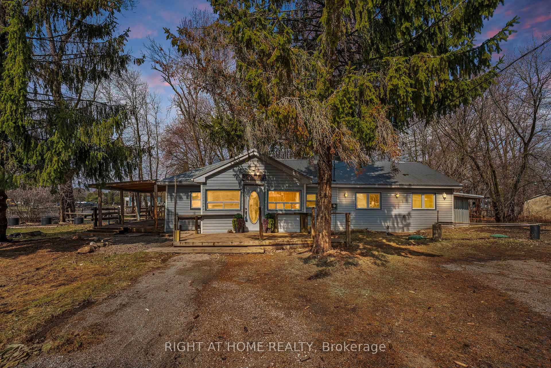 260 Beach Road, Innisfil, ON L0L 1R0 — Innisfil, Ontario