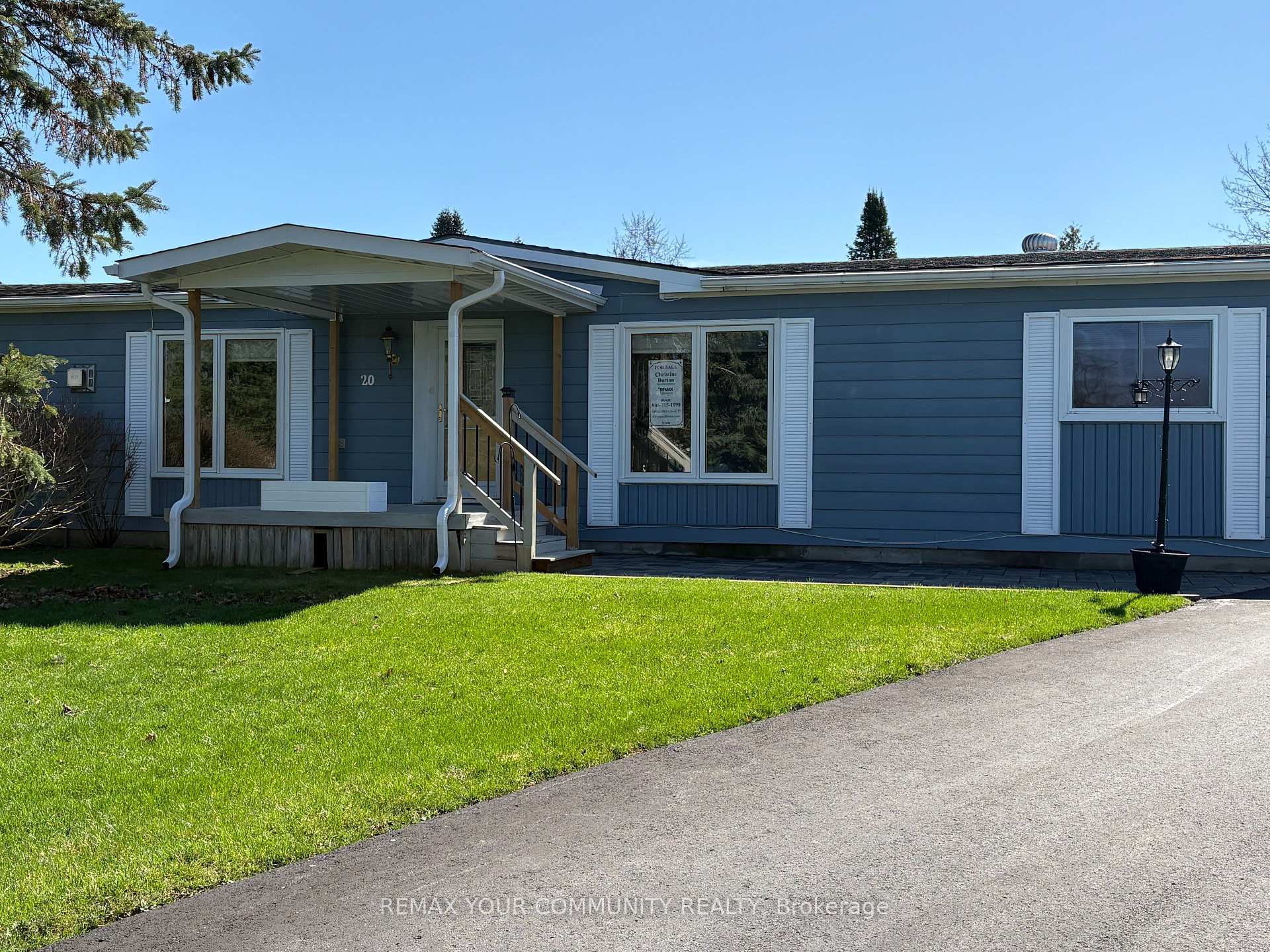 20 Geneva Court, Georgina — photo 2 of 5